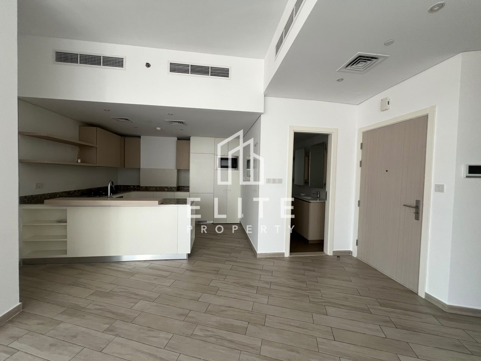 READY TO MOVE, SPACIOUS LAYOUT, HIGHLY MAINTAINED