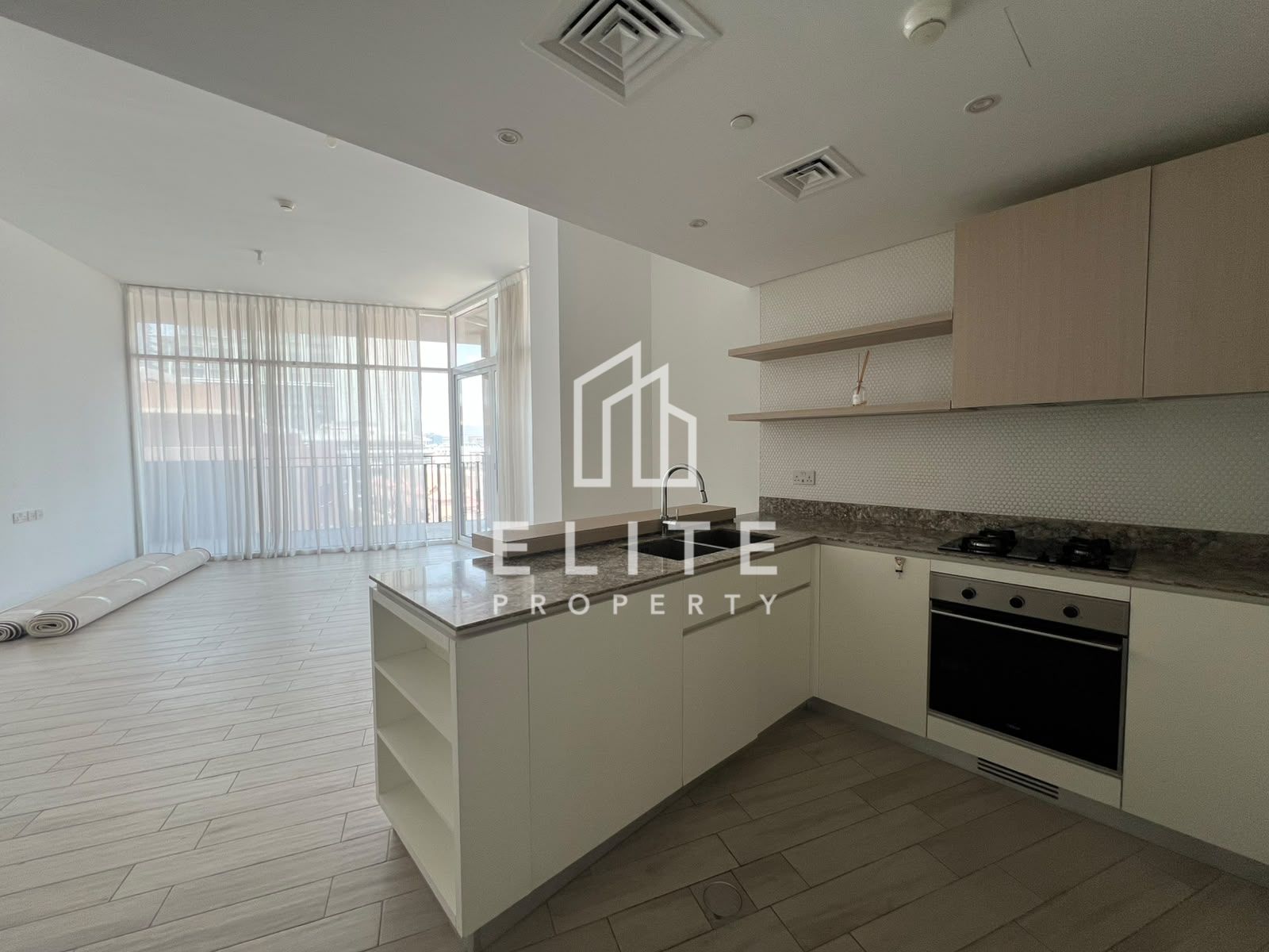 READY TO MOVE, SPACIOUS LAYOUT, HIGHLY MAINTAINED