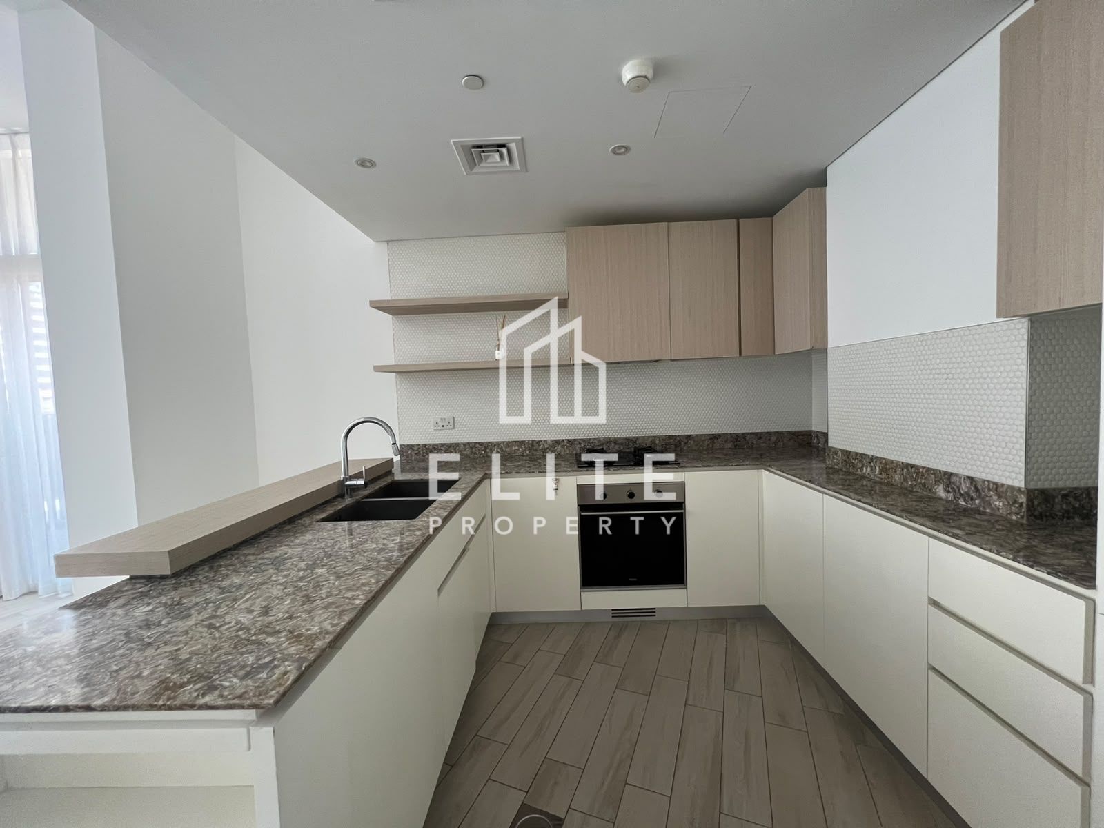 READY TO MOVE, SPACIOUS LAYOUT, HIGHLY MAINTAINED