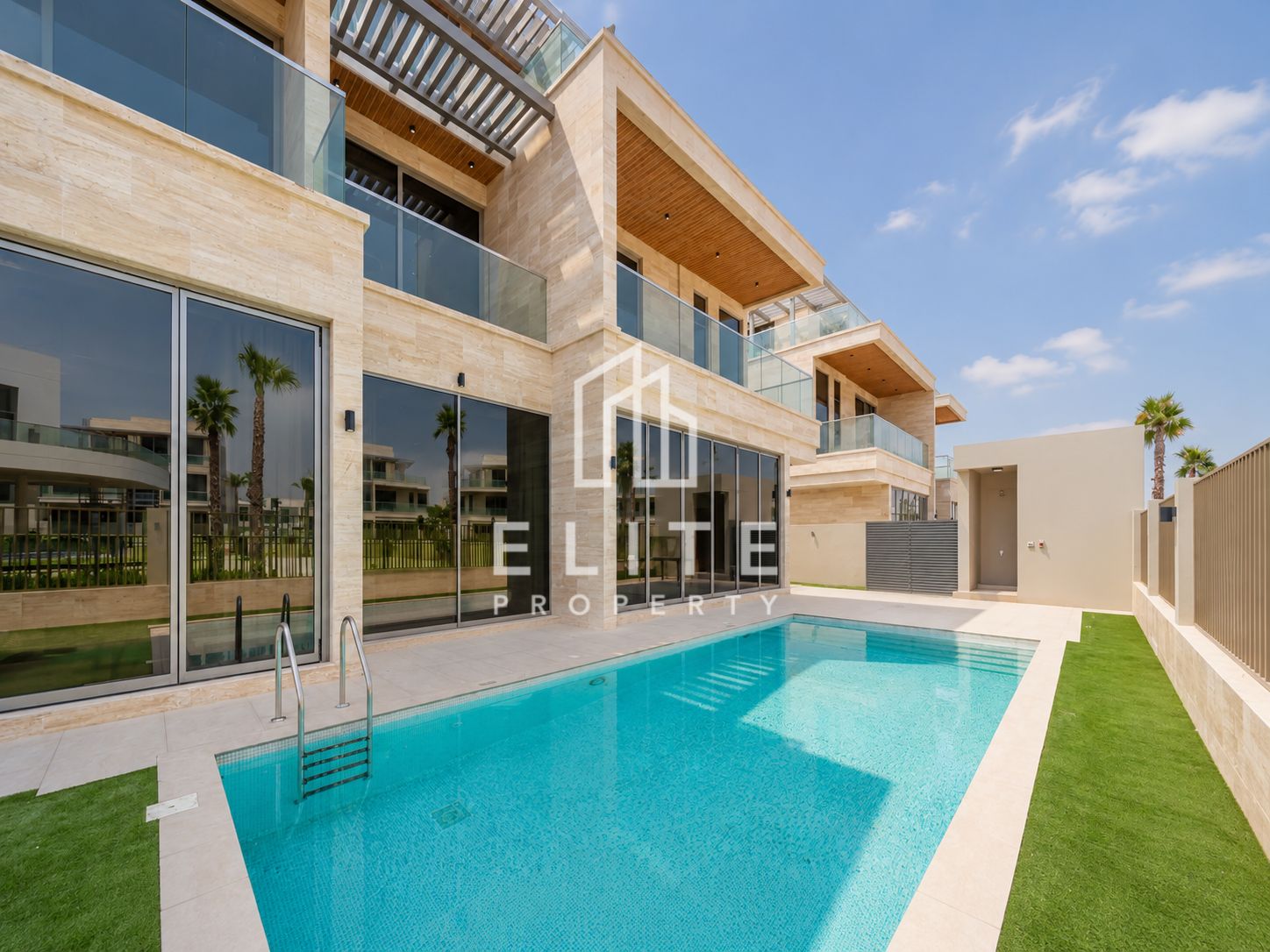Lagoon Facing | Corner Plot | Luxury Mansion