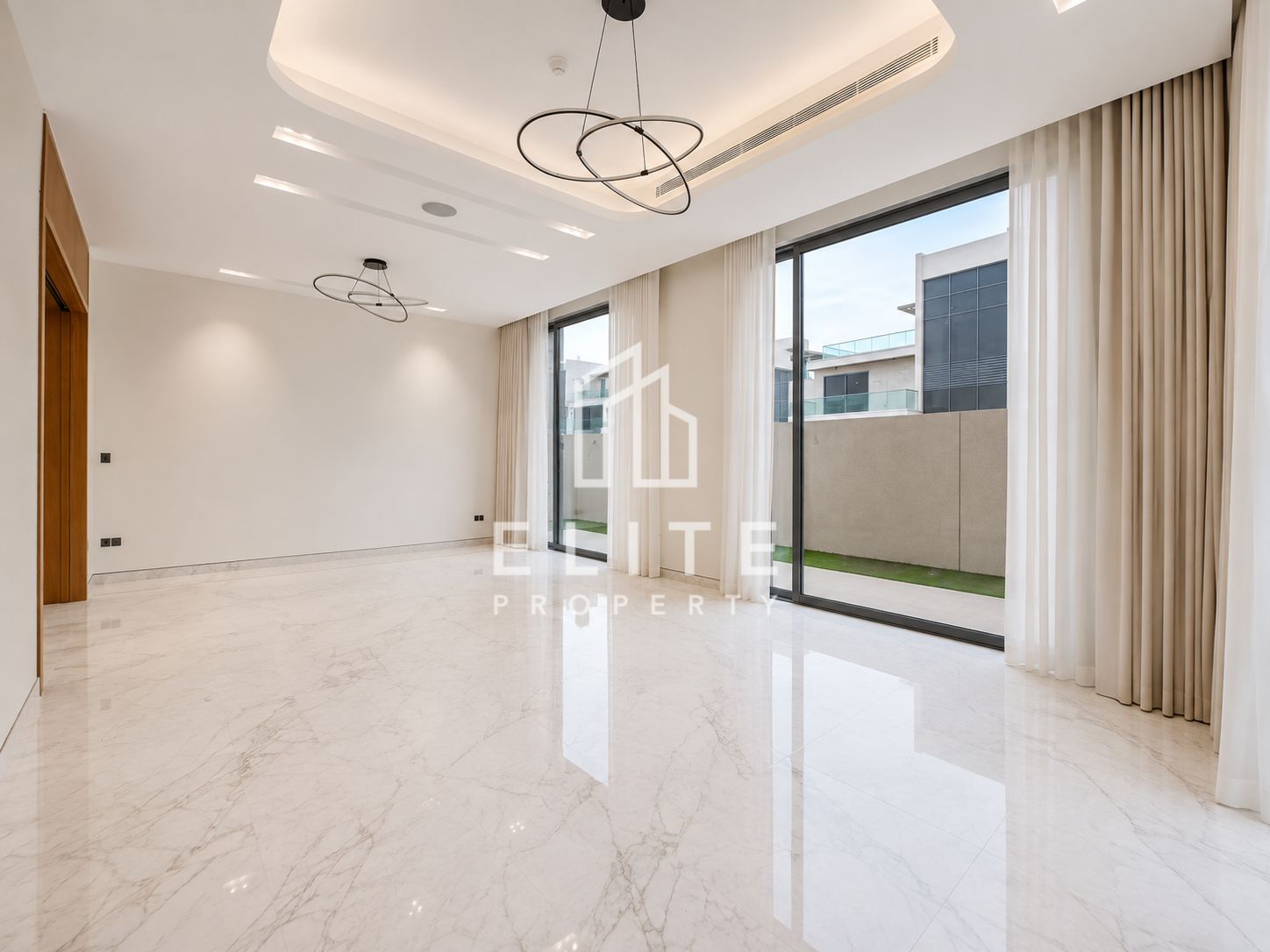 Lagoon Facing | Corner Plot | Luxury Mansion