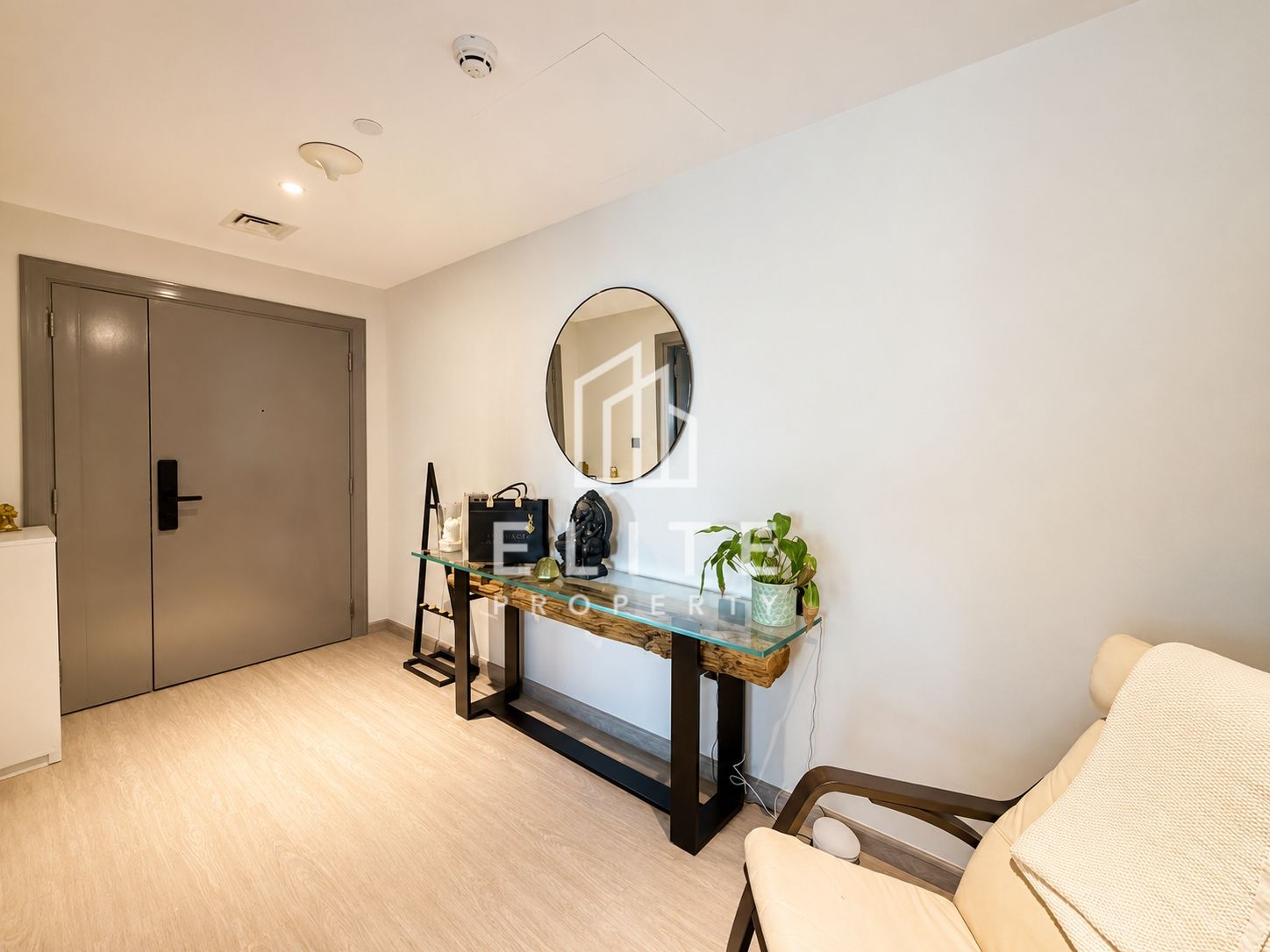 SPACIOUS LAYOUT, UPGRADED, FURNISHED / UNFURNISHED