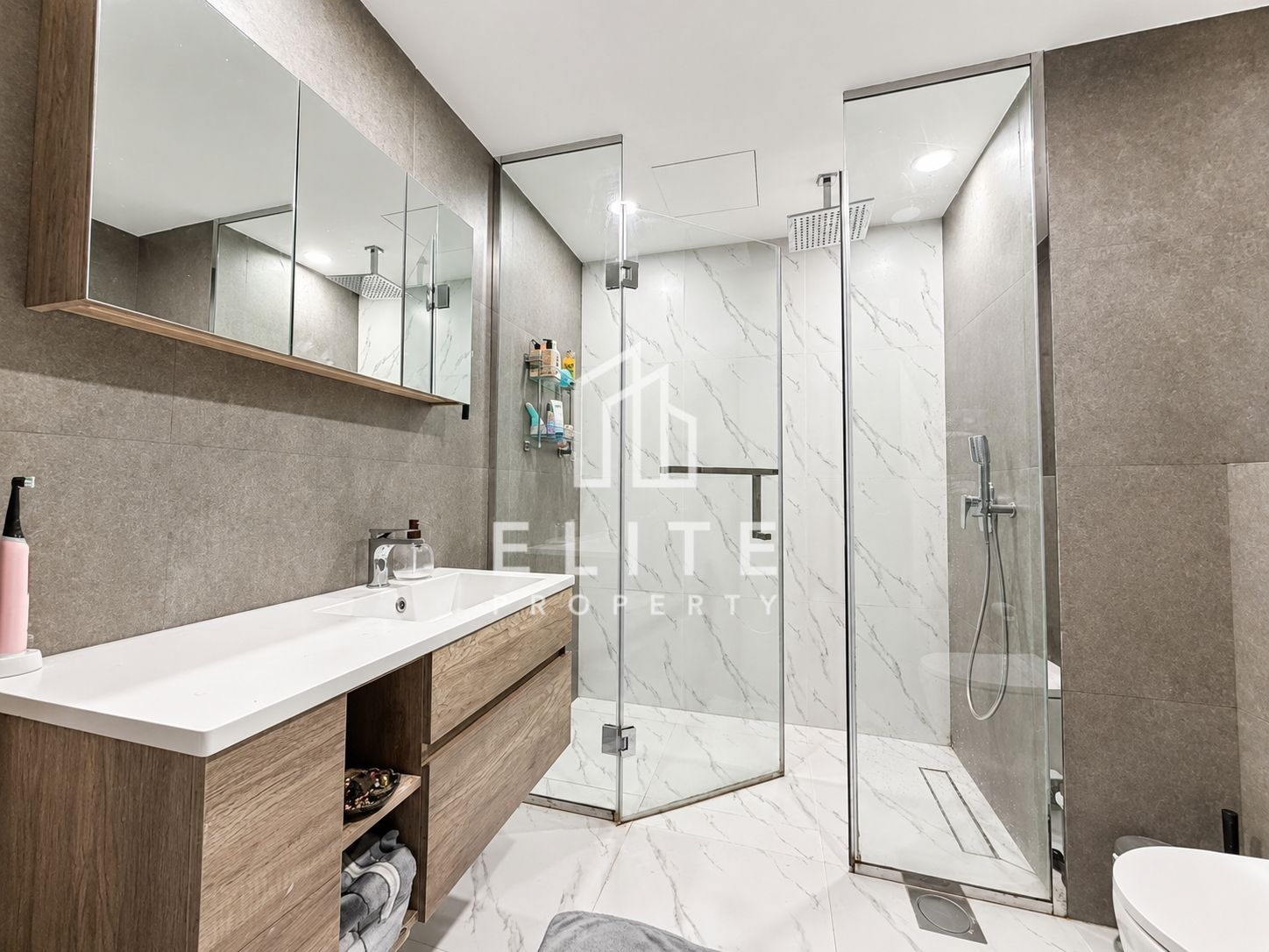 SPACIOUS LAYOUT, UPGRADED, FURNISHED / UNFURNISHED