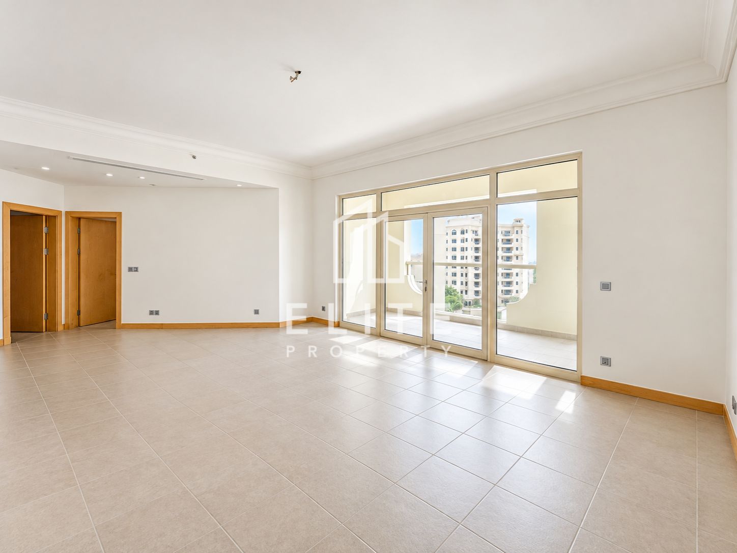 Vacant | Unfurnished | High Floor