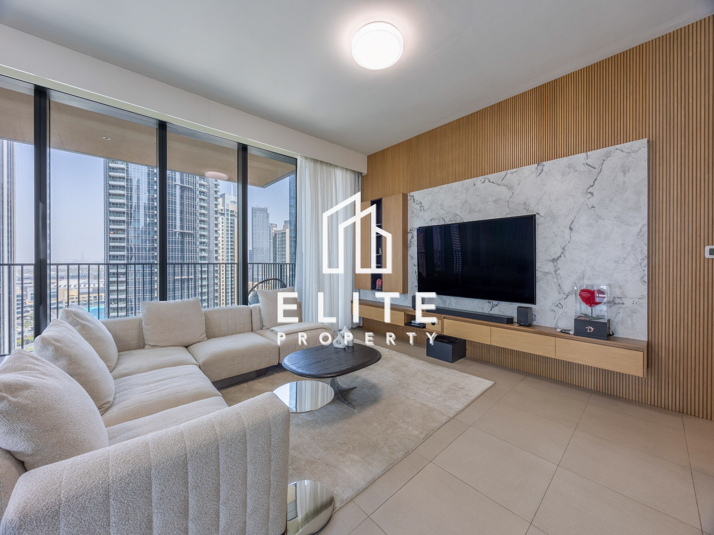 LARGE LAYOUT - CORNER UNIT - BOULEVARD VIEWS