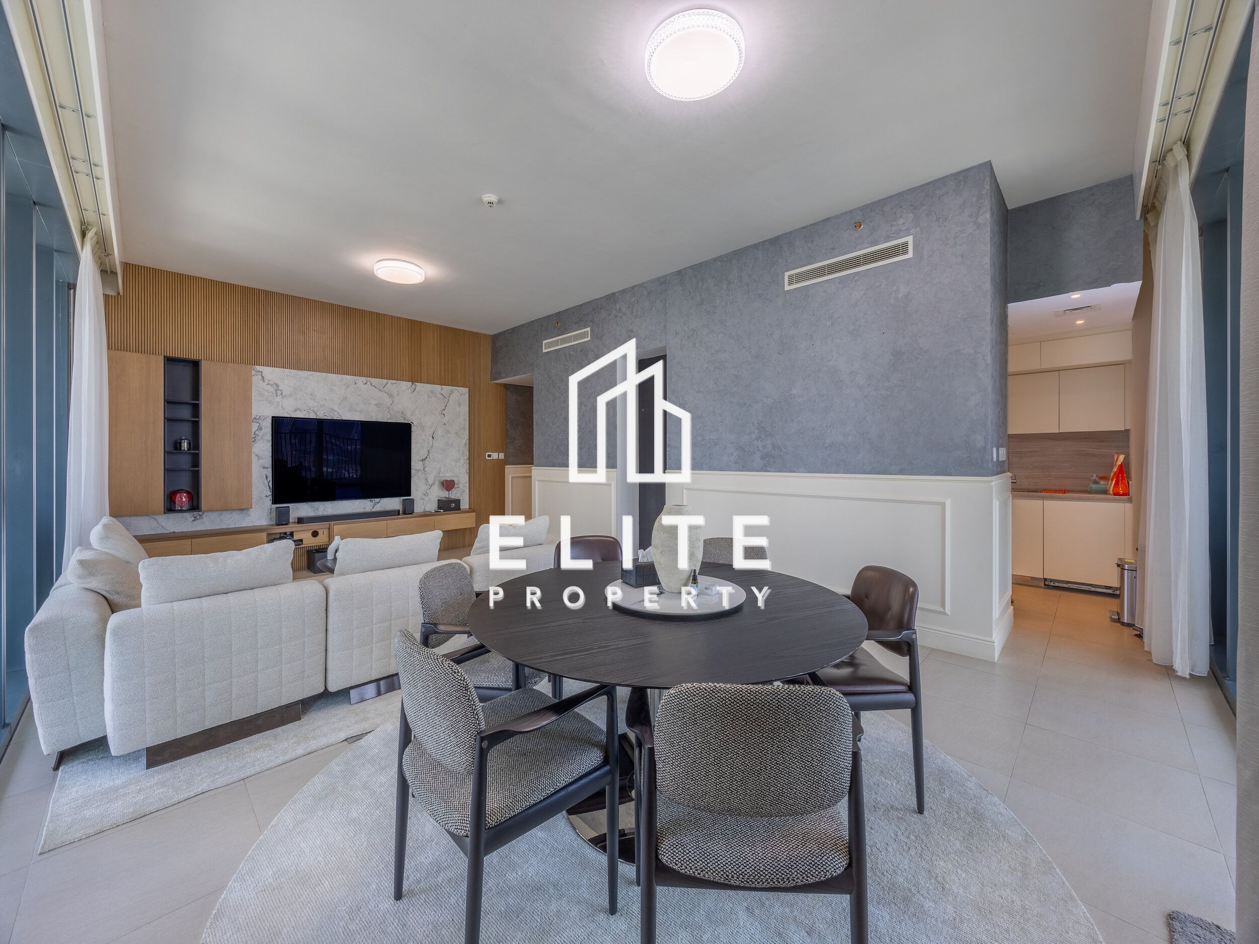LARGE LAYOUT - CORNER UNIT - BOULEVARD VIEWS