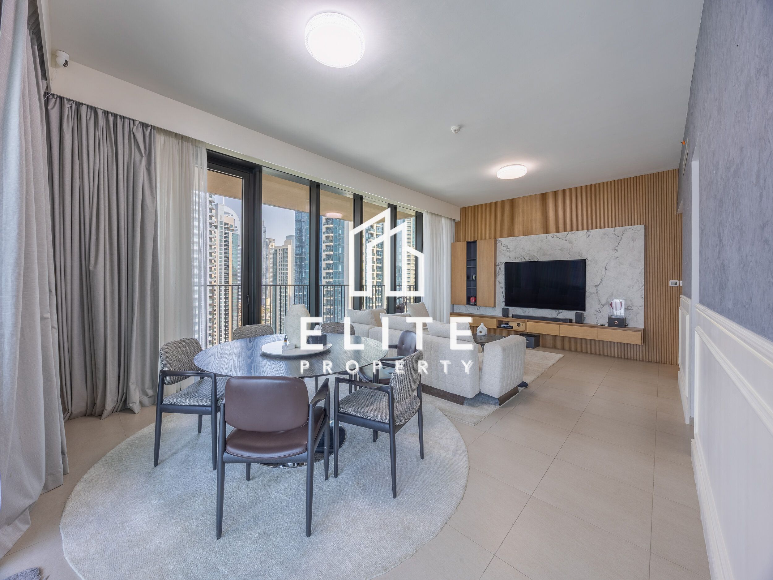 LARGE LAYOUT - CORNER UNIT - BOULEVARD VIEWS