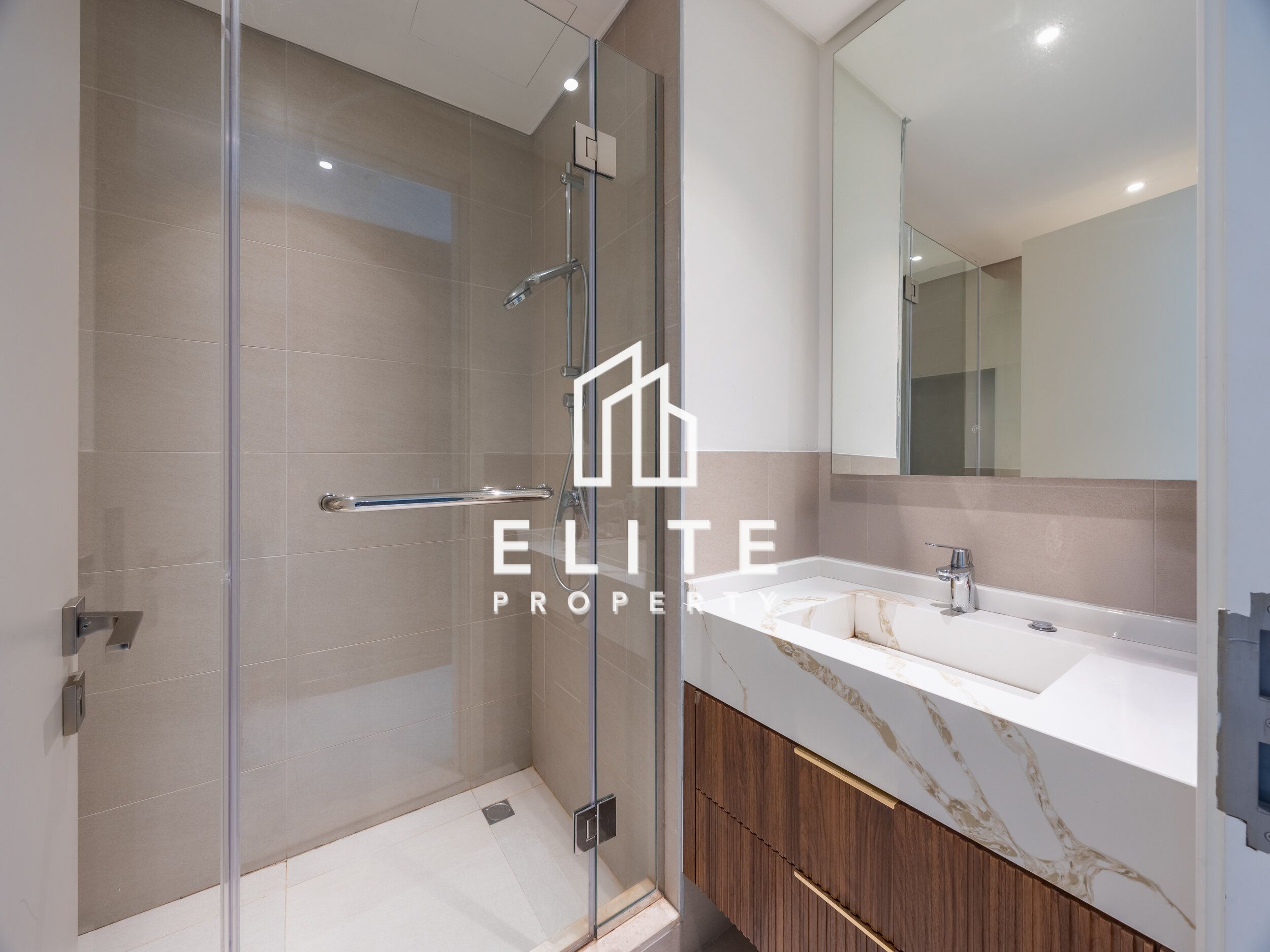 LARGE LAYOUT - CORNER UNIT - BOULEVARD VIEWS