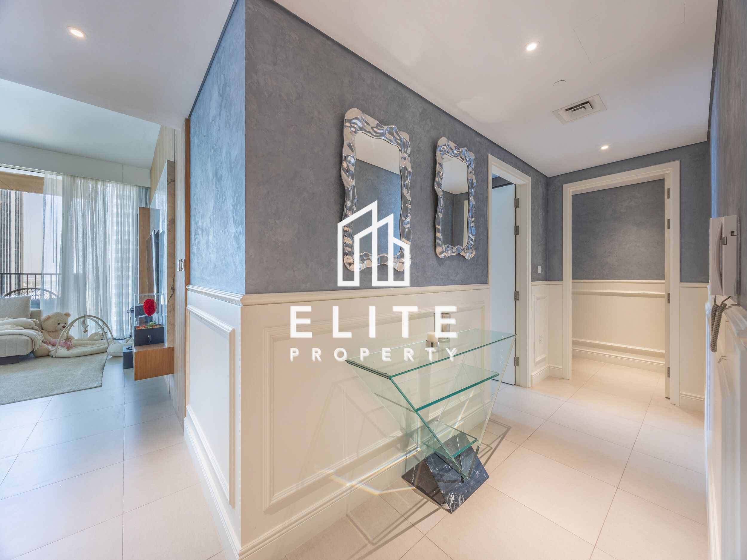 LARGE LAYOUT - CORNER UNIT - BOULEVARD VIEWS