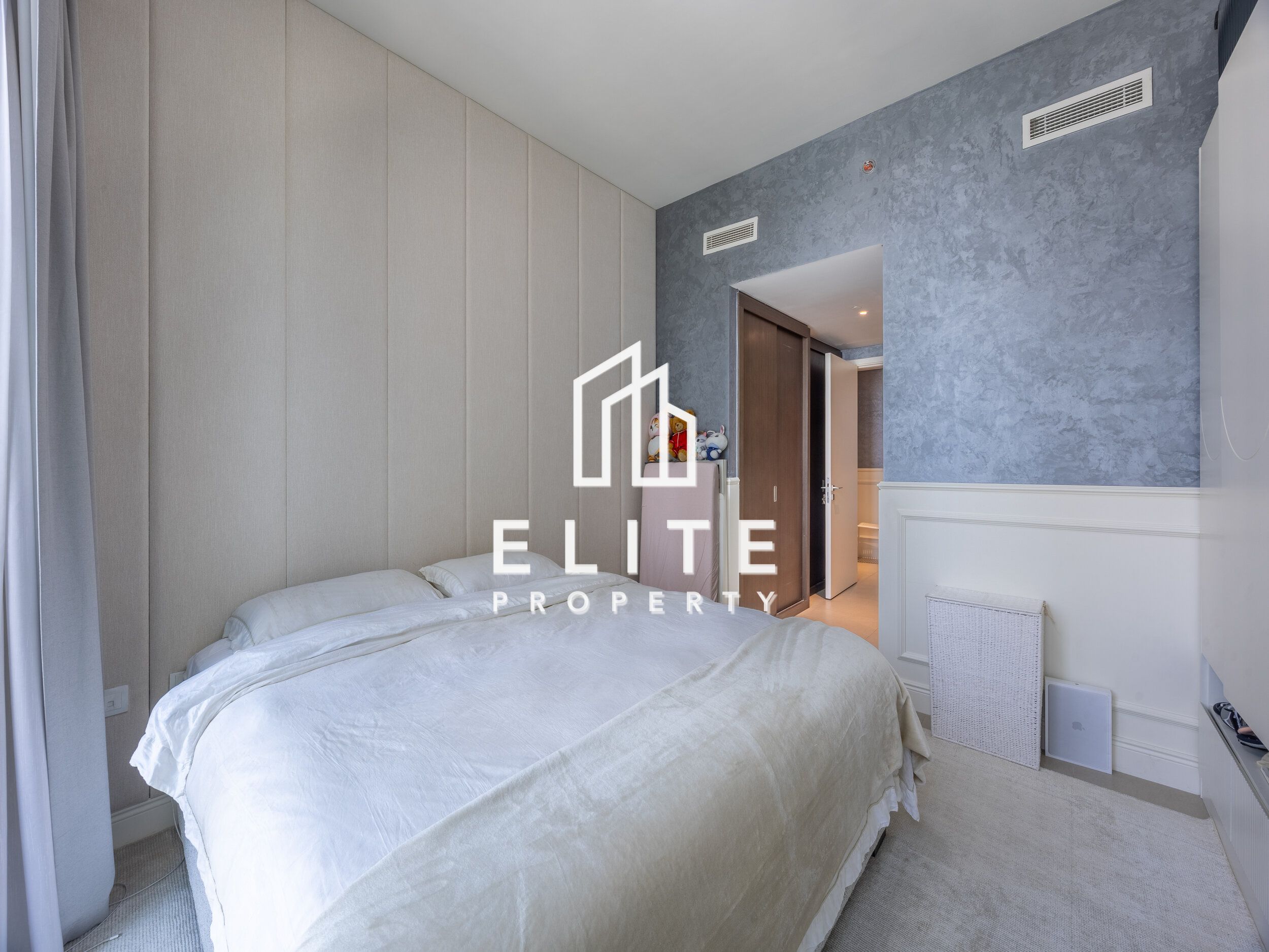 LARGE LAYOUT - CORNER UNIT - BOULEVARD VIEWS
