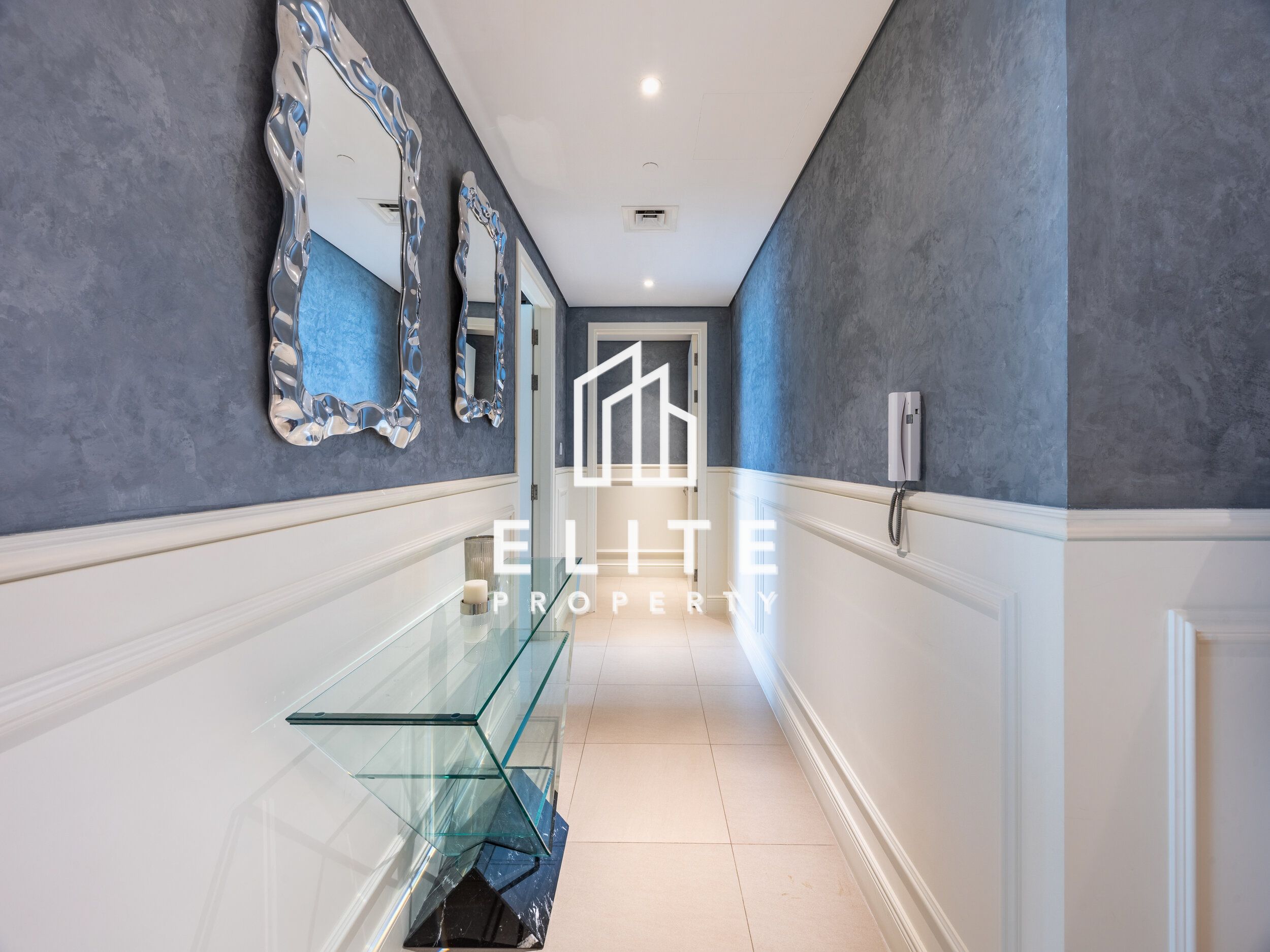 LARGE LAYOUT - CORNER UNIT - BOULEVARD VIEWS