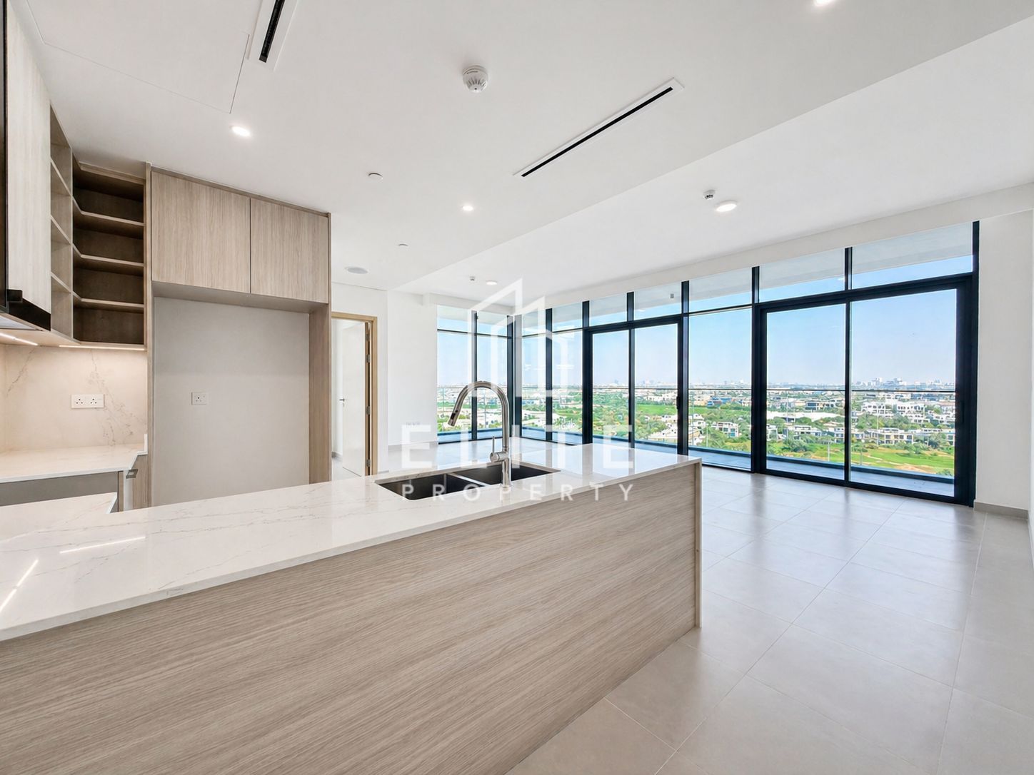 High Floor I Full Golf Course View I +Maid