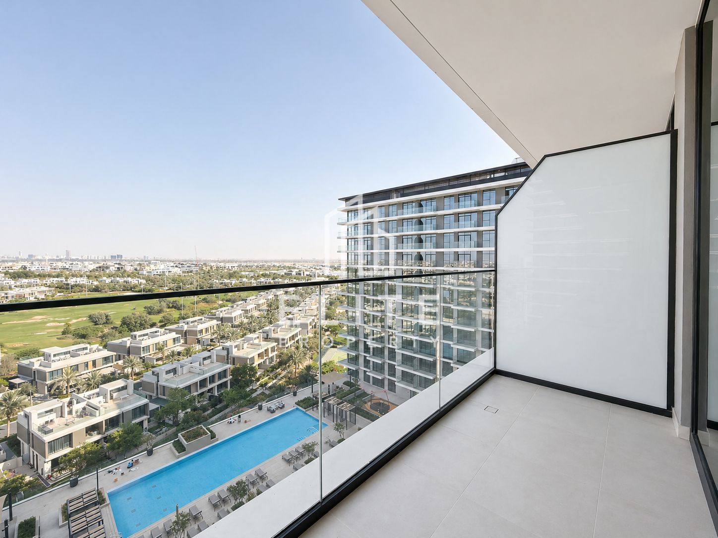 High Floor I Full Golf Course View I +Maid