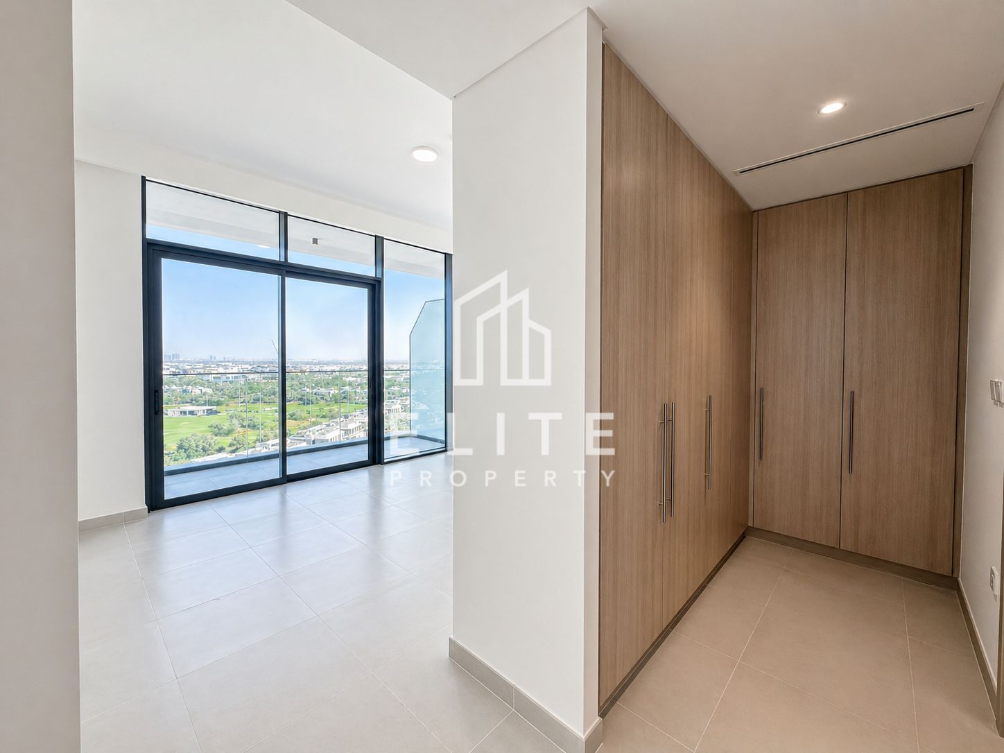 High Floor I Full Golf Course View I +Maid