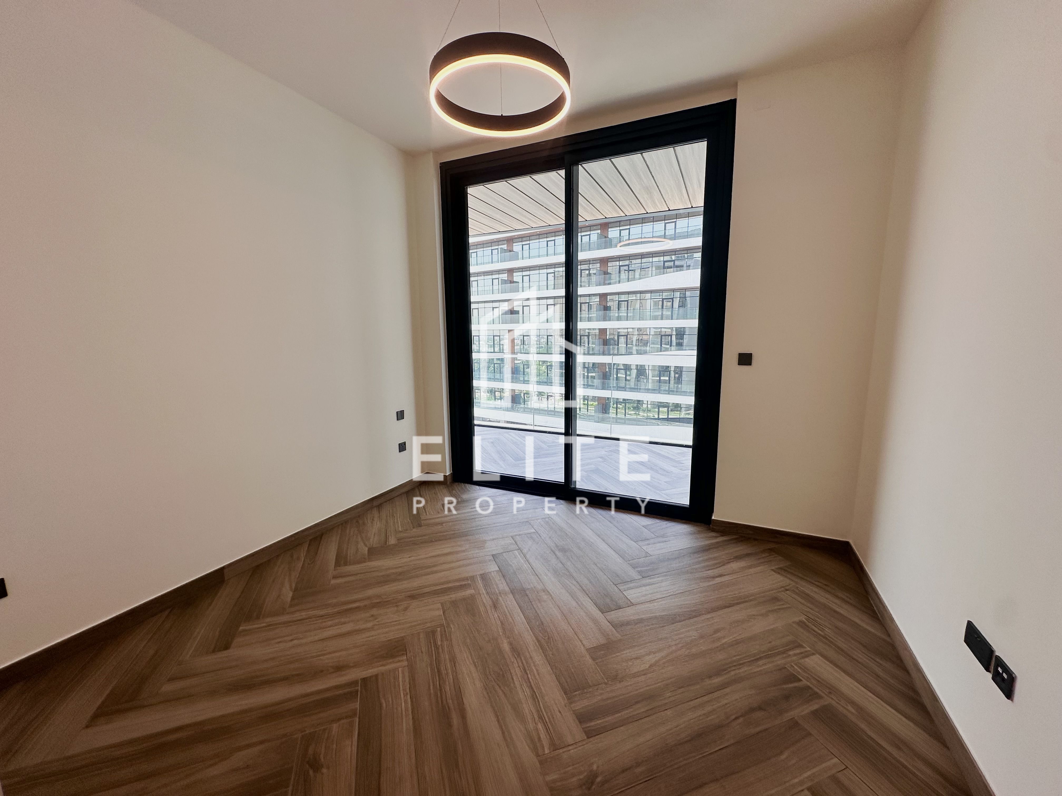 CORNER | BIG TERRACE | 2 PARKING SPACES