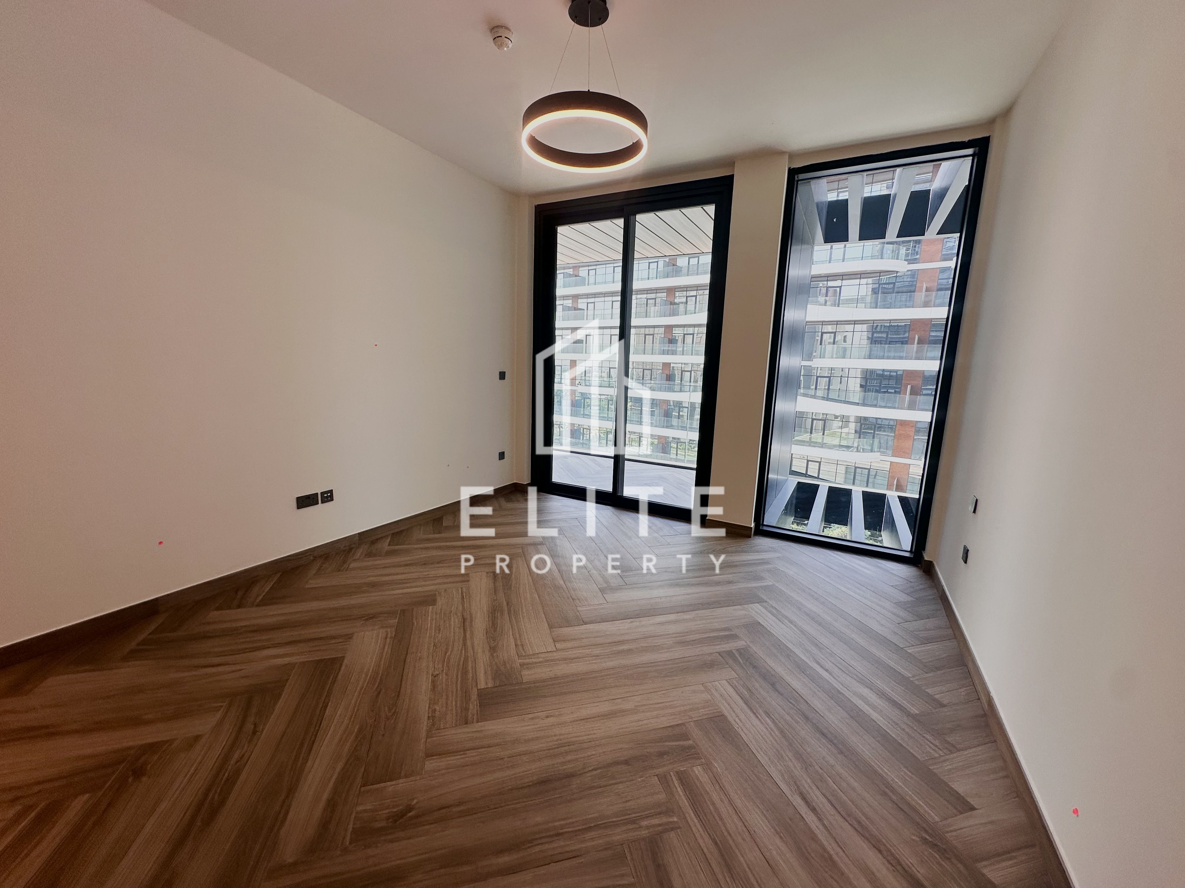 CORNER | BIG TERRACE | 2 PARKING SPACES