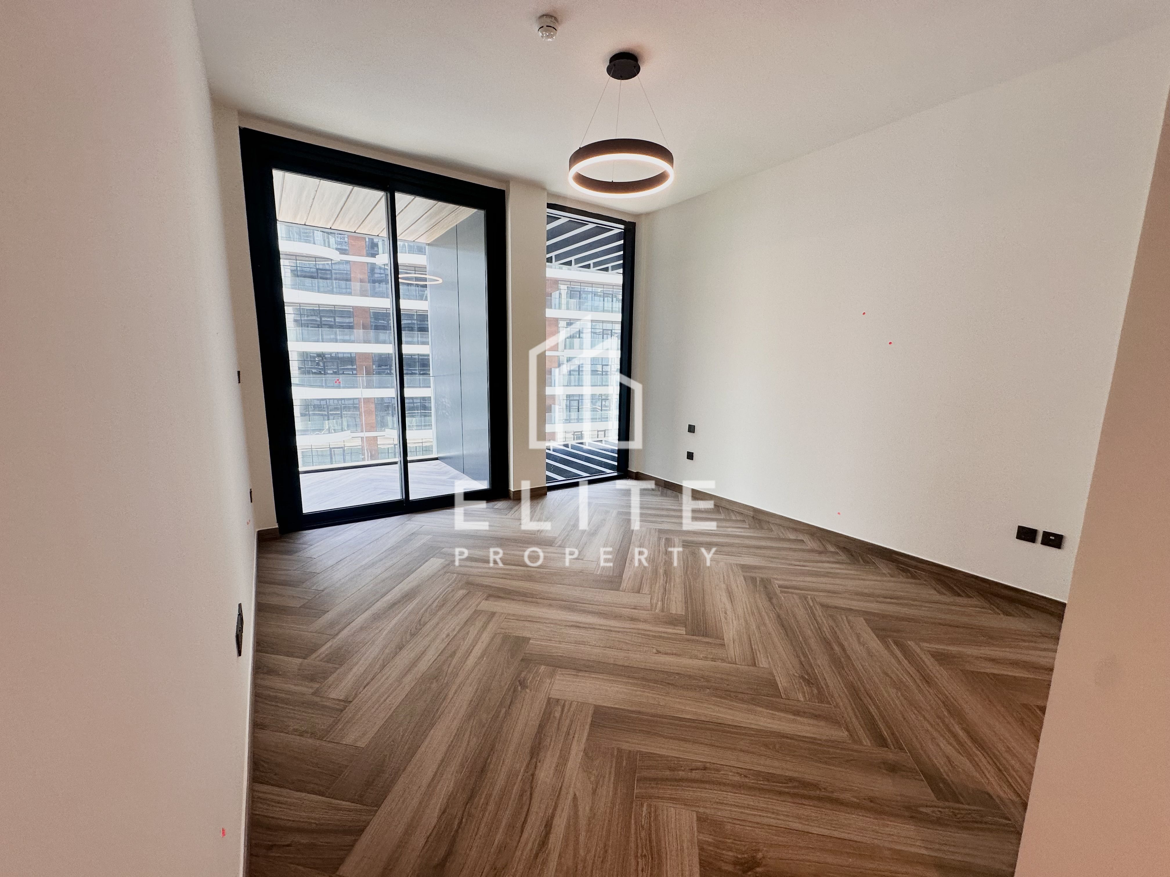 CORNER | BIG TERRACE | 2 PARKING SPACES