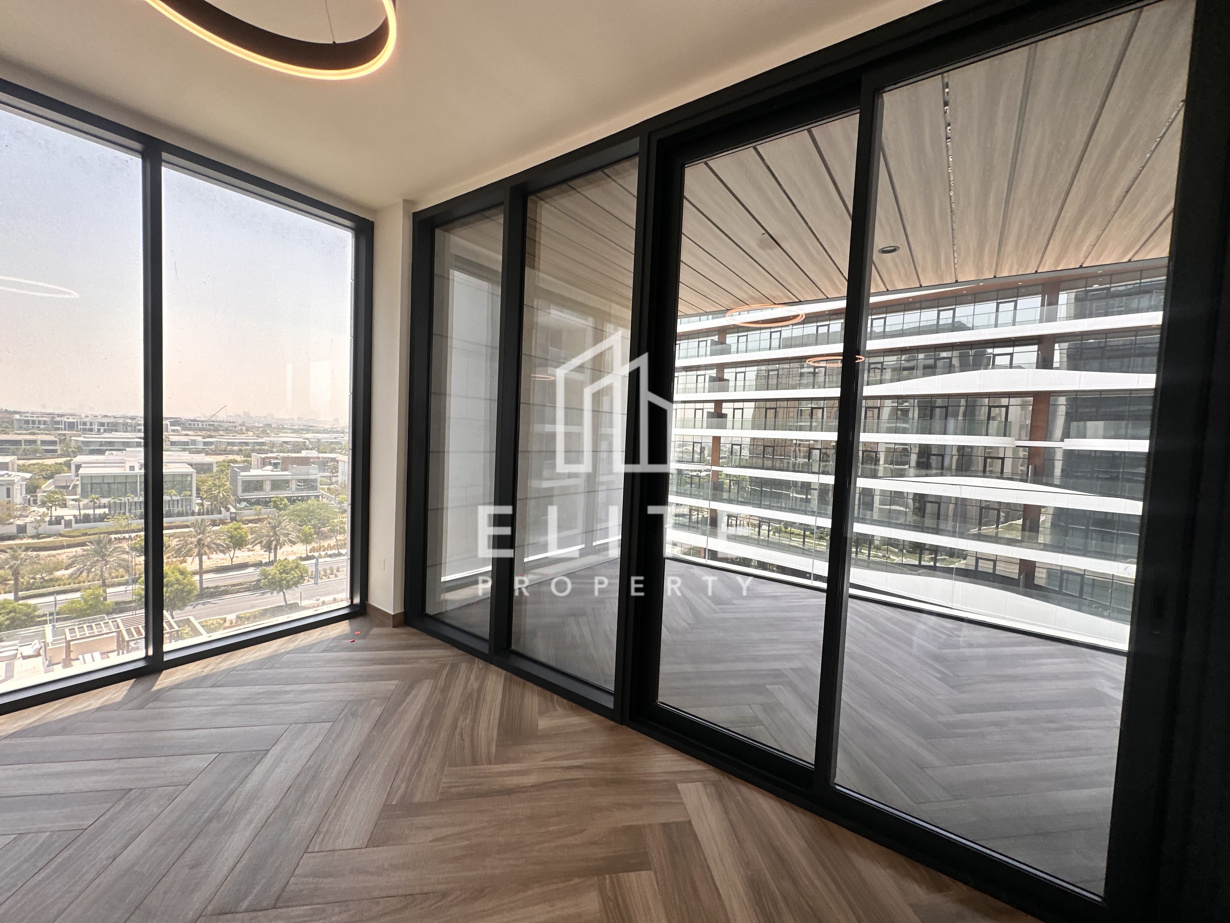 CORNER | BIG TERRACE | 2 PARKING SPACES