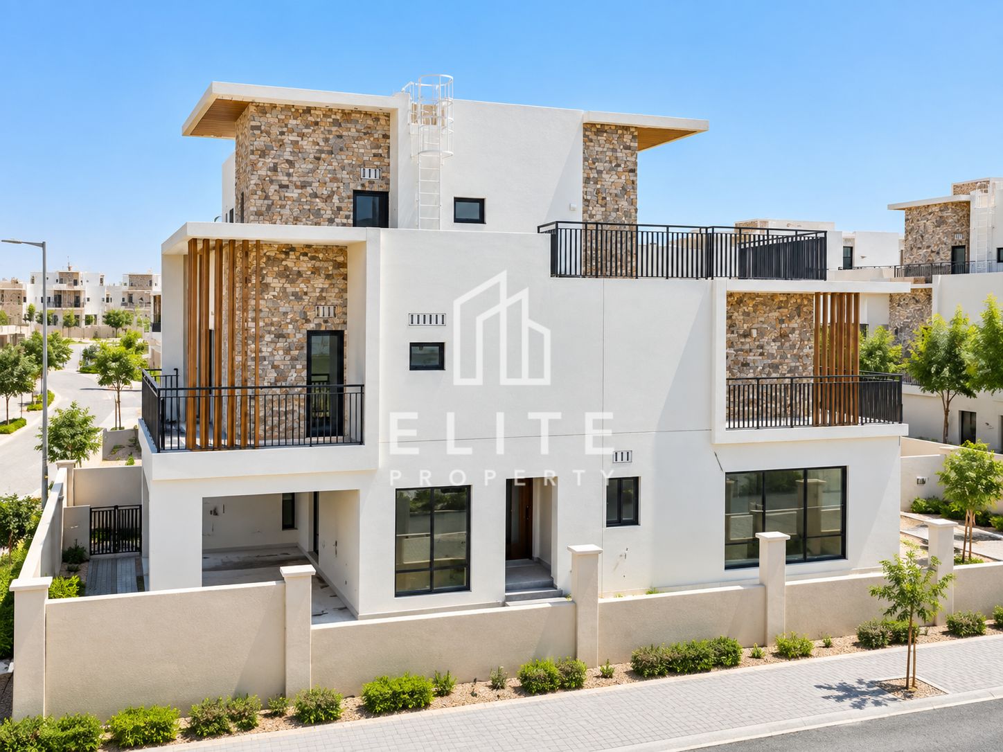 End Unit | Rooftop | Closed Kitchen