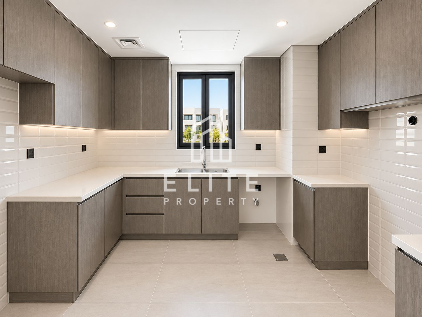 End Unit | Rooftop | Closed Kitchen