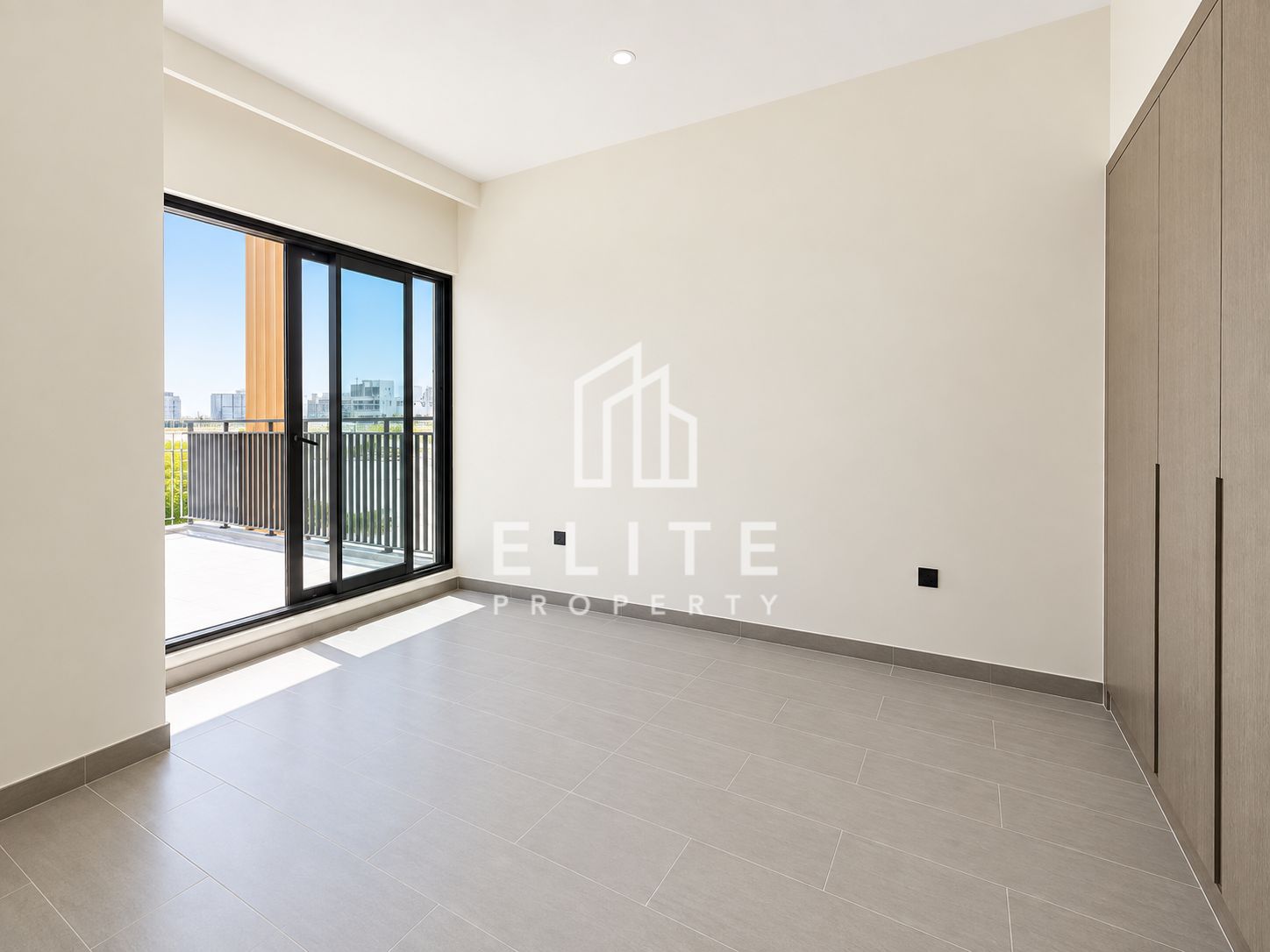 End Unit | Rooftop | Closed Kitchen