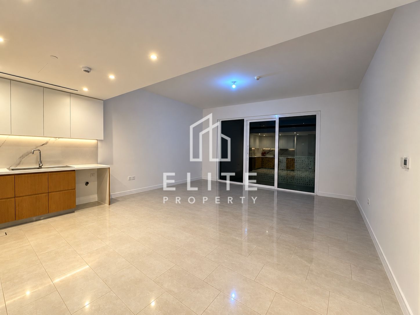 BEACH ACCESS | VACANT | MID-FLOOR