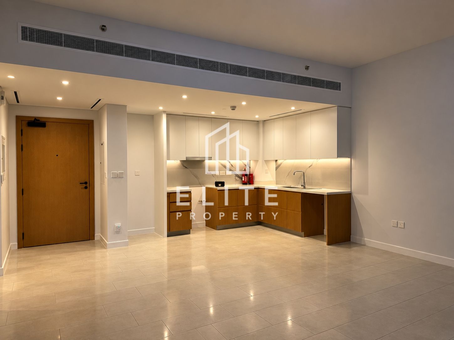 BEACH ACCESS | VACANT | MID-FLOOR