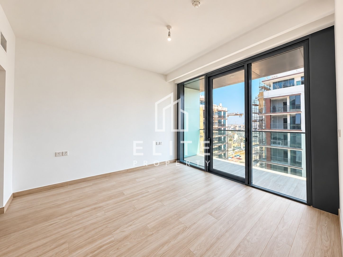Brand New | Top Floor | Luxury Building