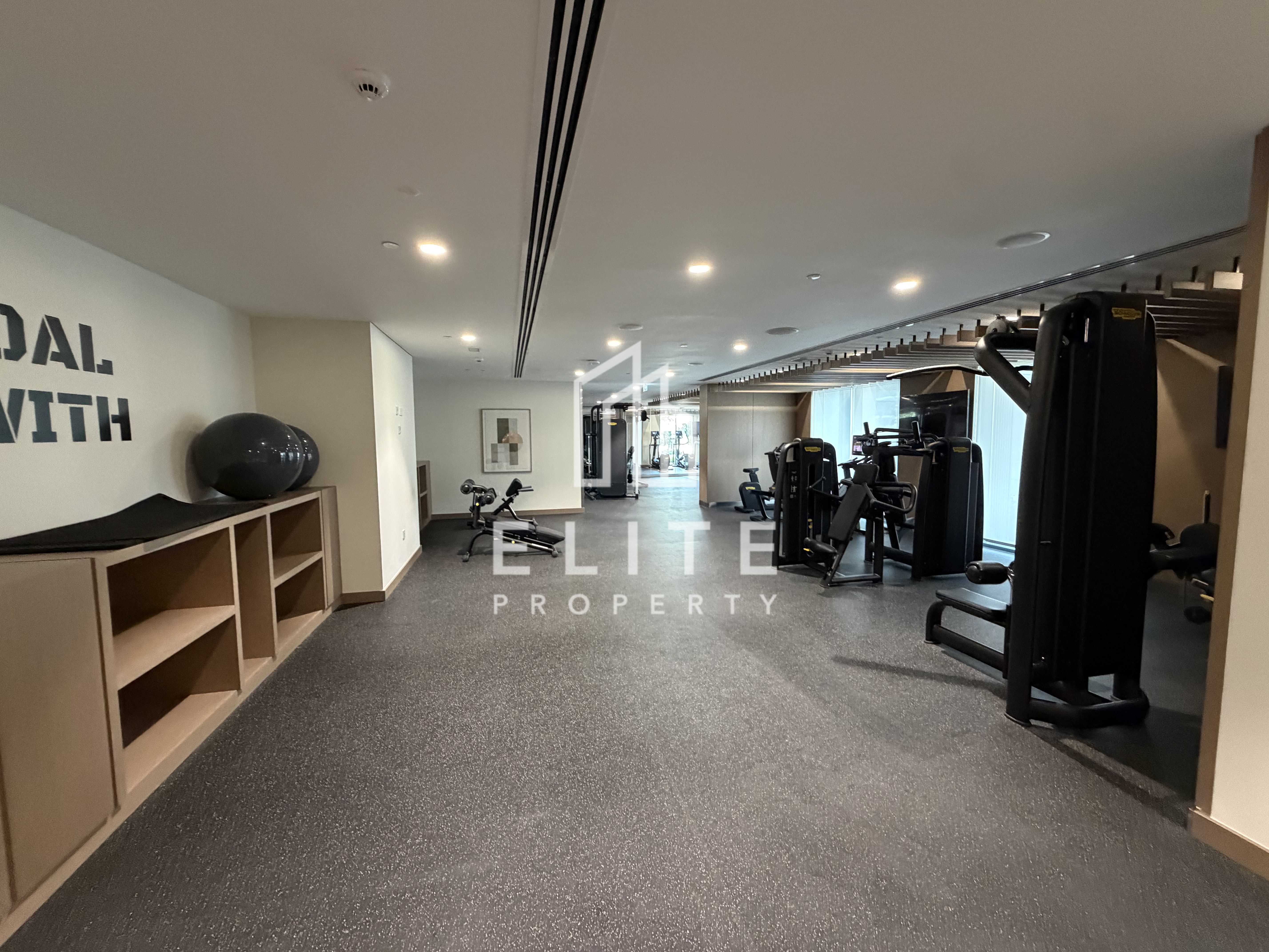 CREEK VIEW - BRAND NEW - PRIME LOCATION
