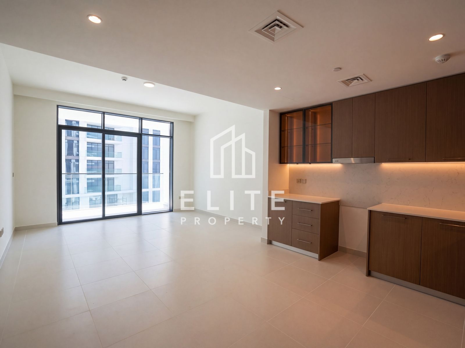 CREEK VIEW - BRAND NEW - PRIME LOCATION