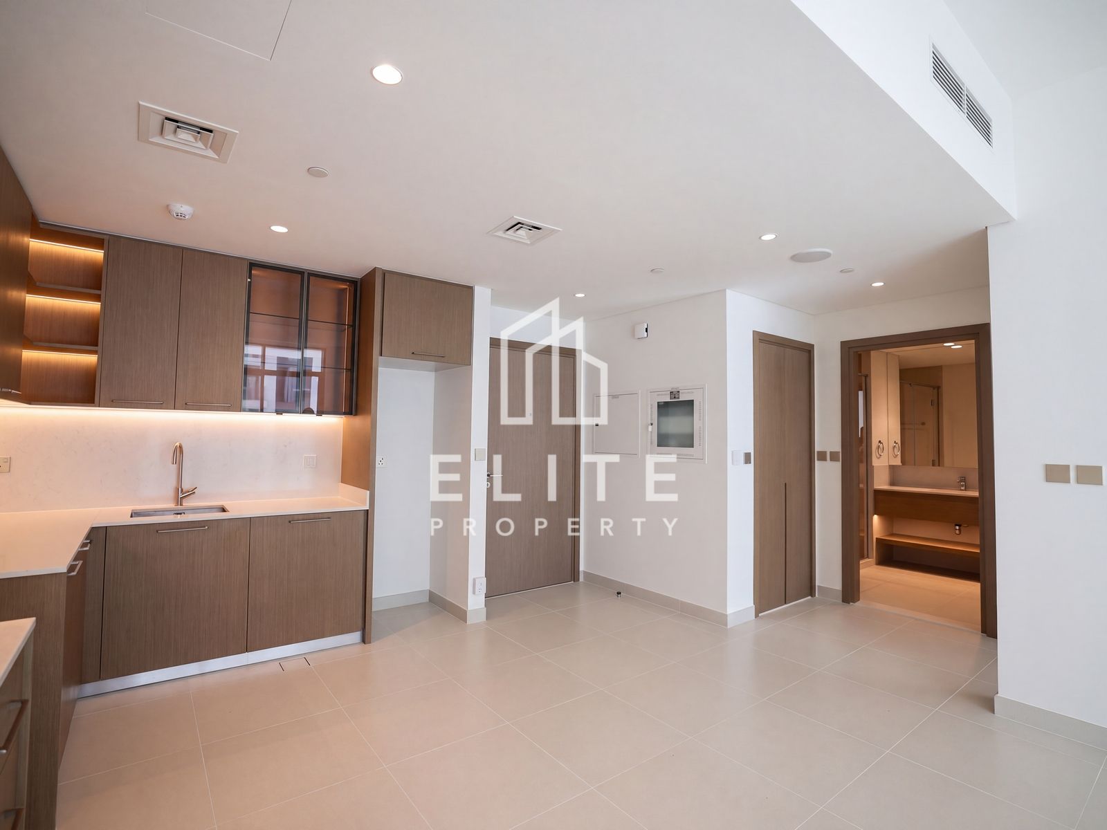 CREEK VIEW - BRAND NEW - PRIME LOCATION