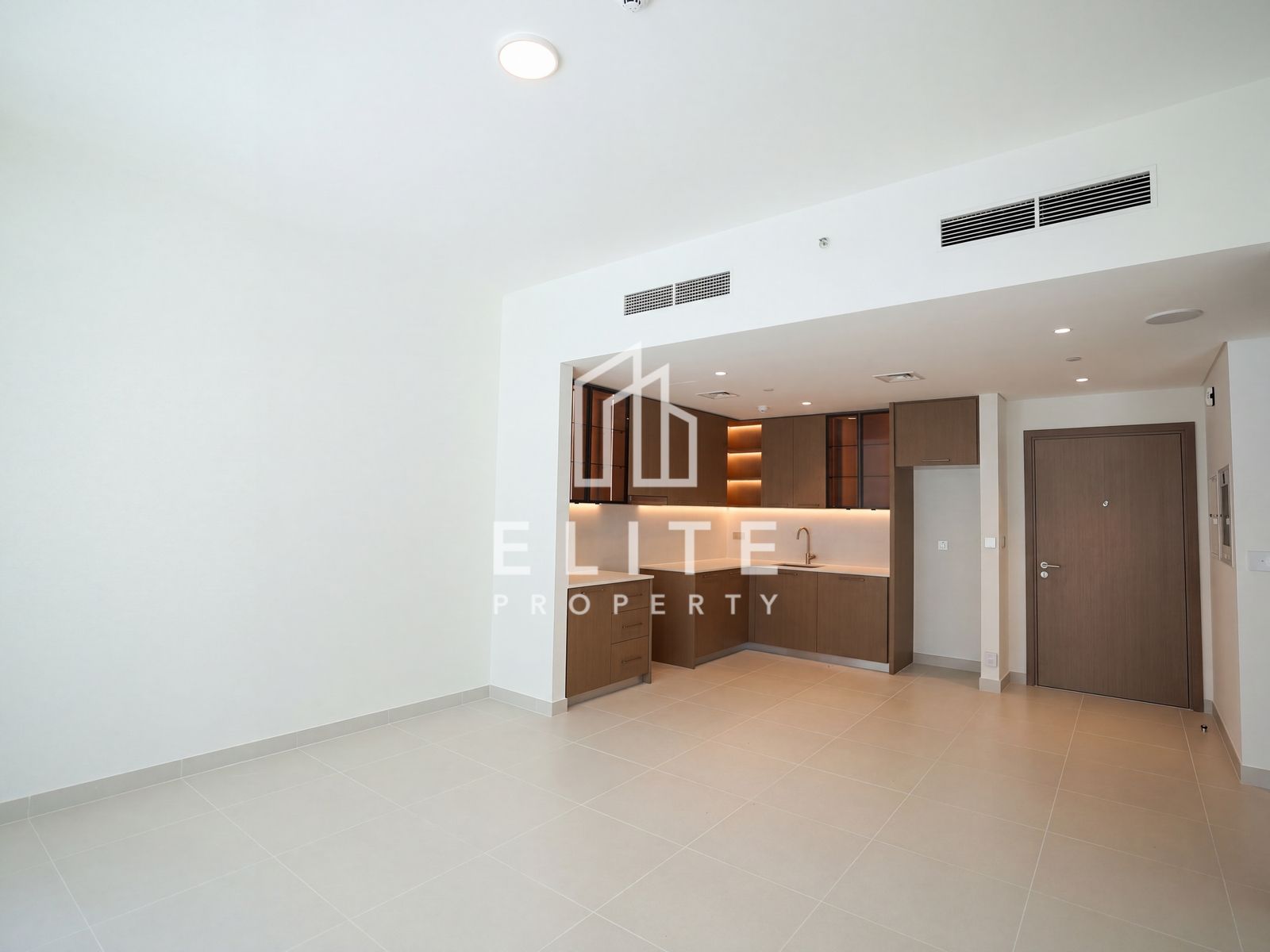 CREEK VIEW - BRAND NEW - PRIME LOCATION