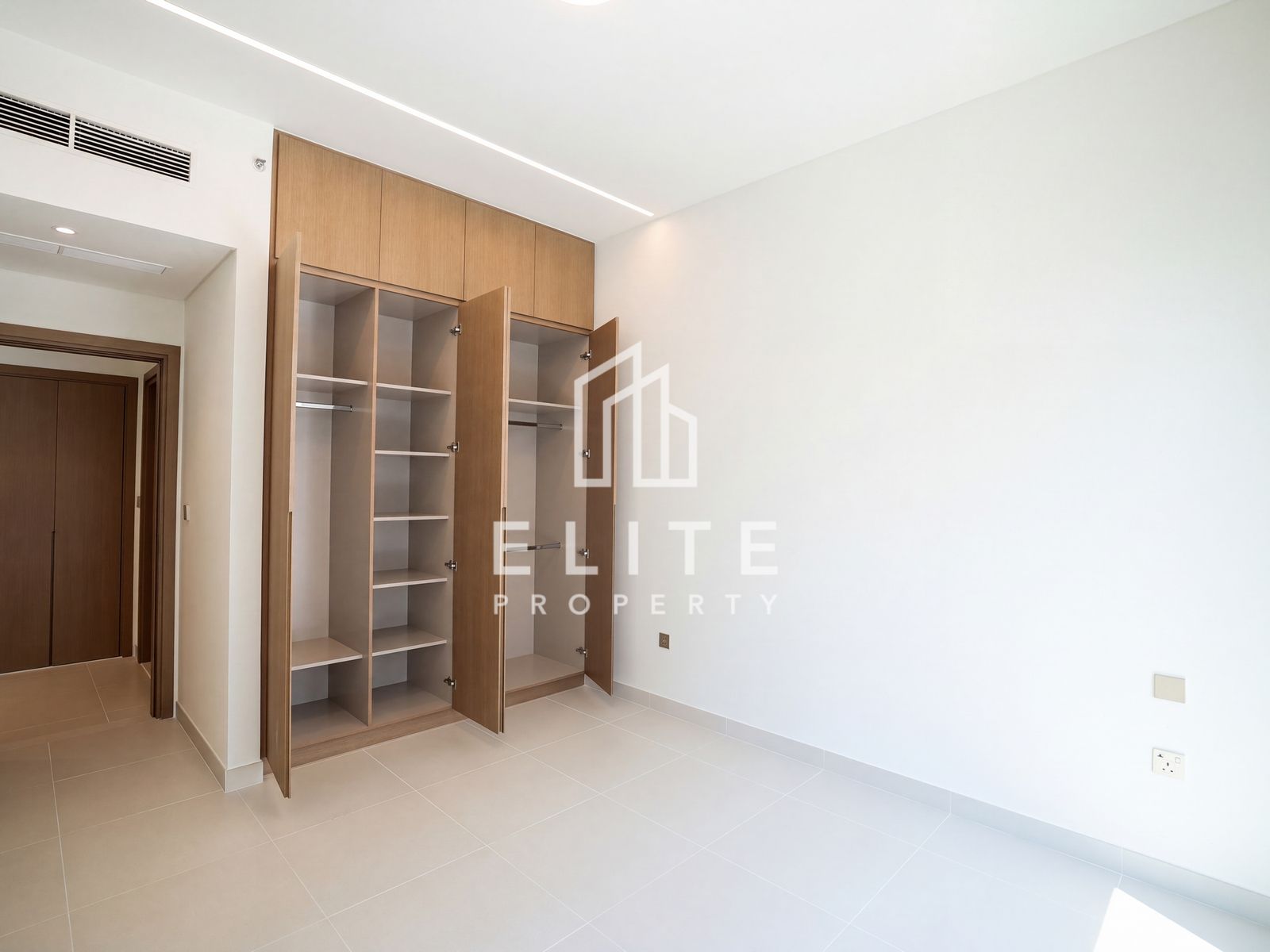 CREEK VIEW - BRAND NEW - PRIME LOCATION