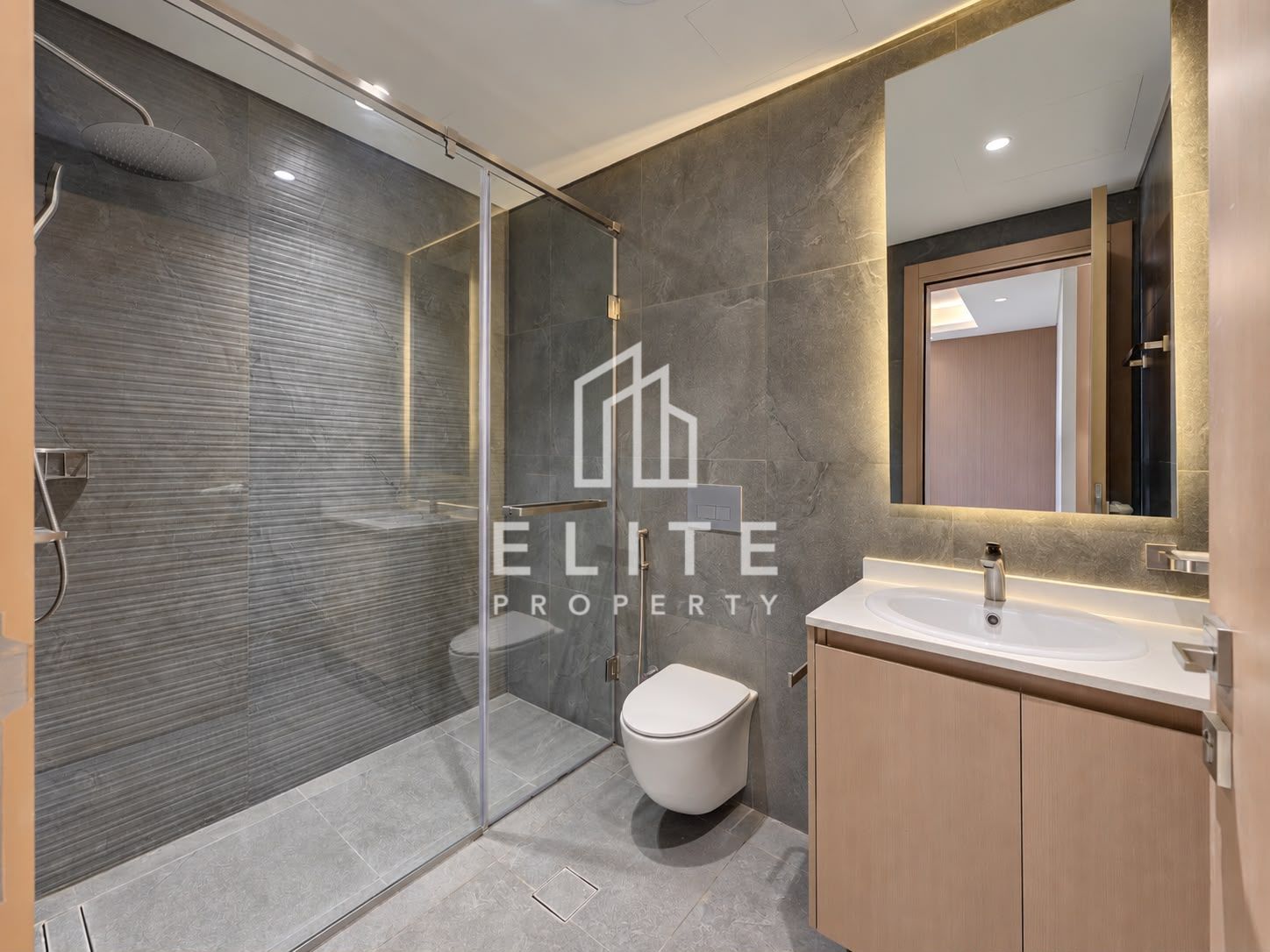 Spacious 2 Bed Duplex | High Floor | Vacant