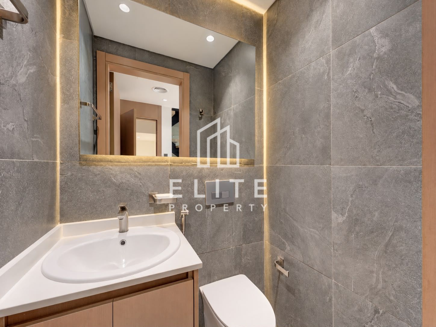 Spacious 2 Bed Duplex | High Floor | Vacant