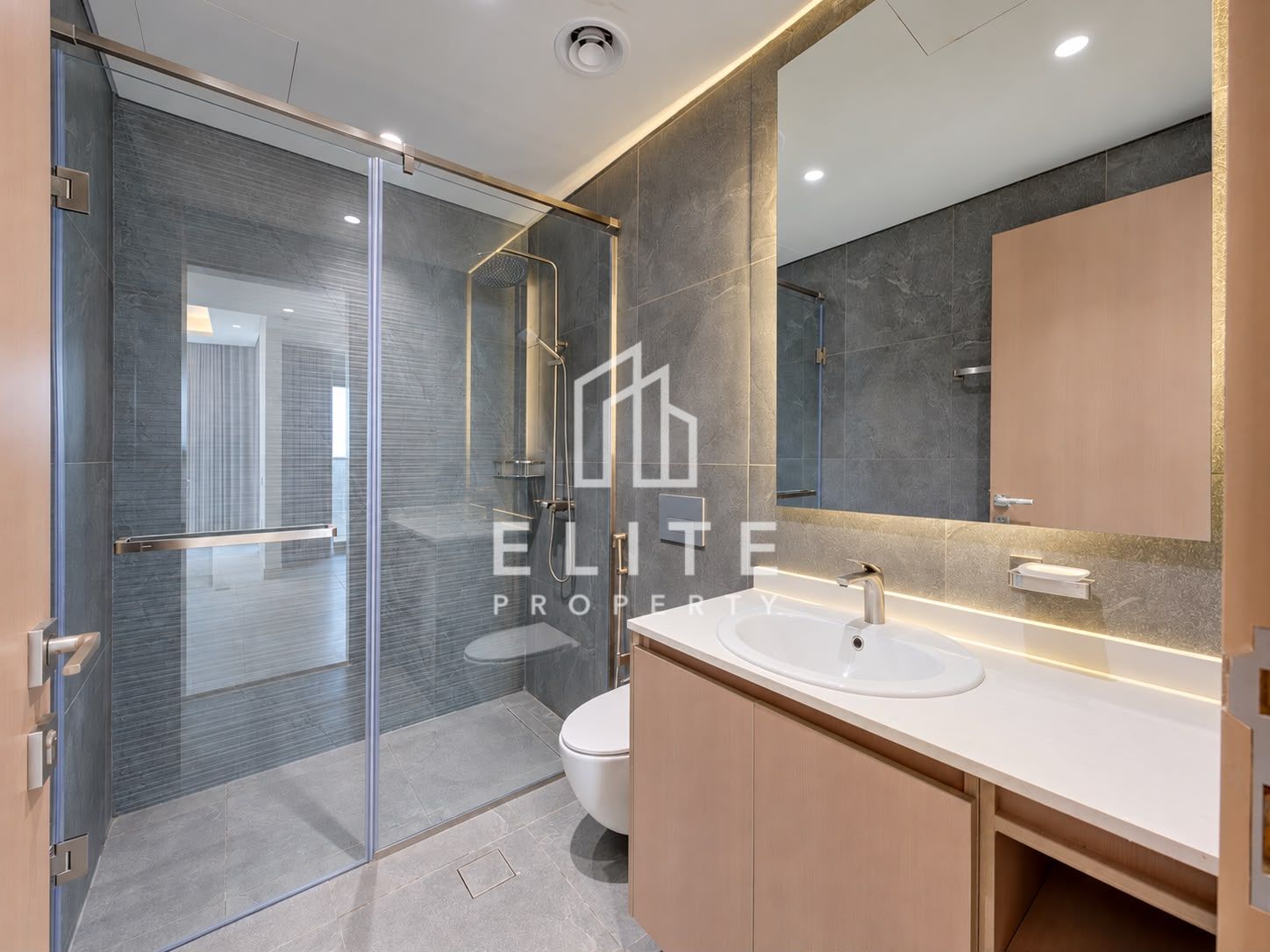 Spacious 2 Bed Duplex | High Floor | Vacant