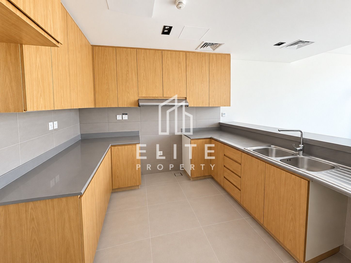 Single Row | Spacious Layout | Vacant Now