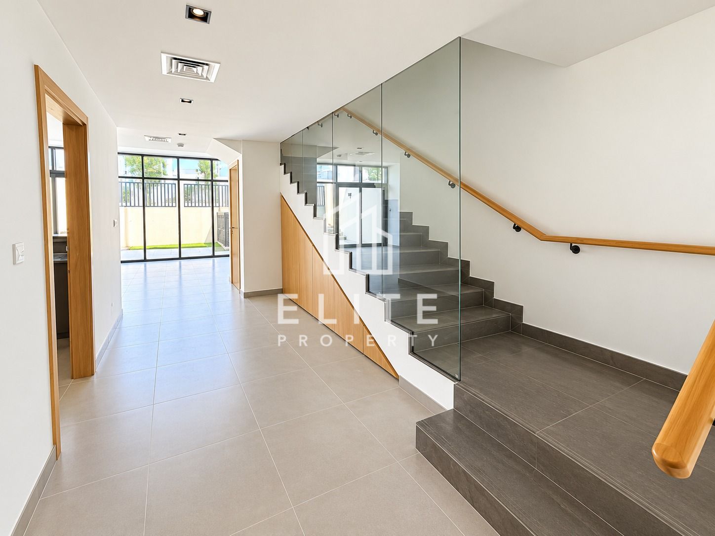 Single Row | Spacious Layout | Vacant Now