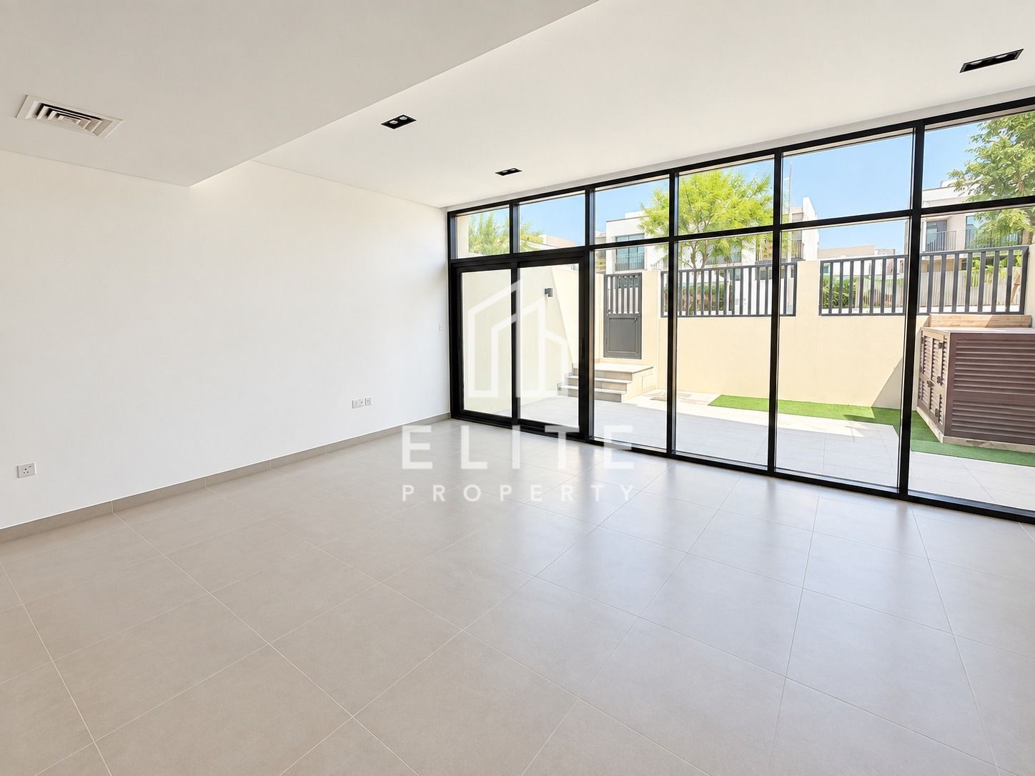 Single Row | Spacious Layout | Vacant Now