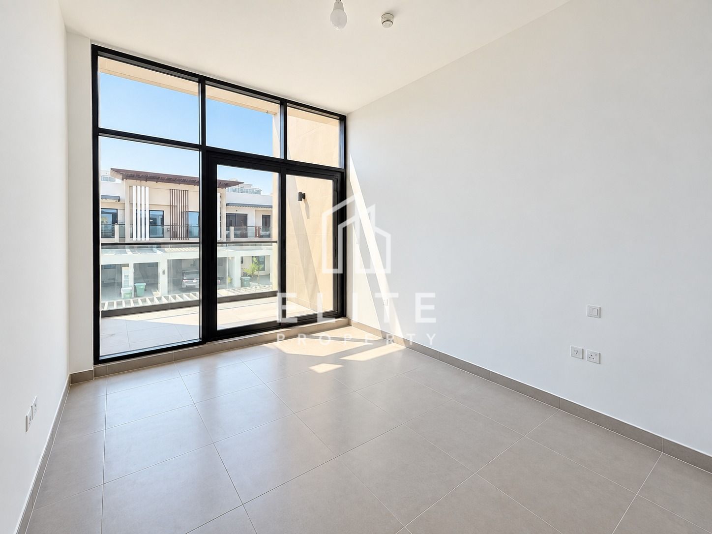Single Row | Spacious Layout | Vacant Now
