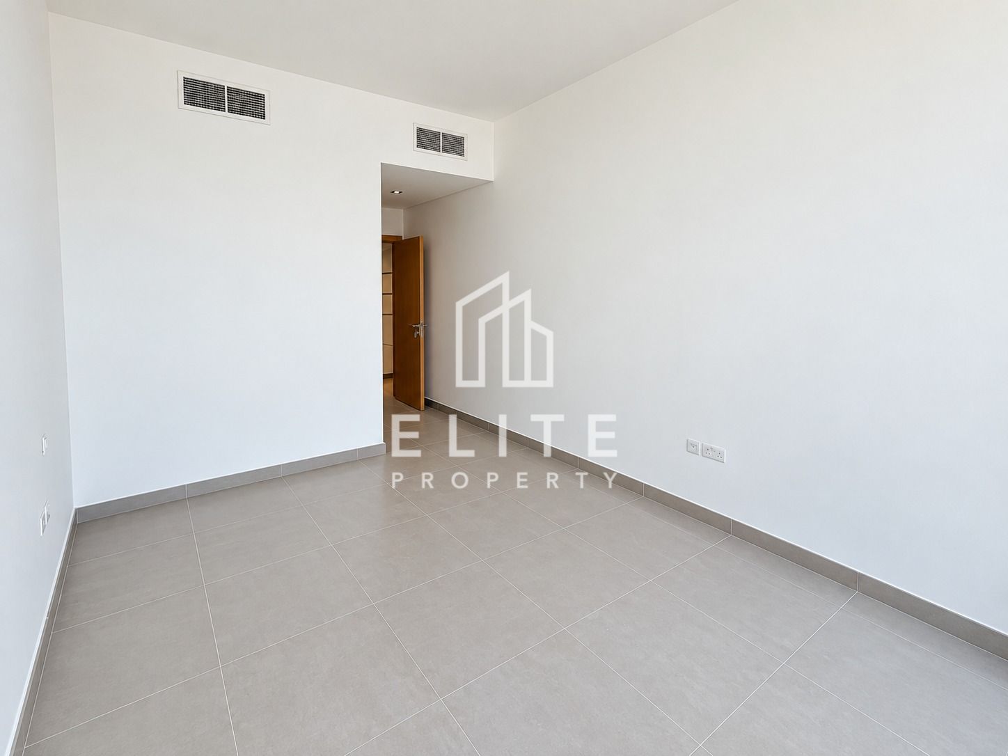 Single Row | Spacious Layout | Vacant Now