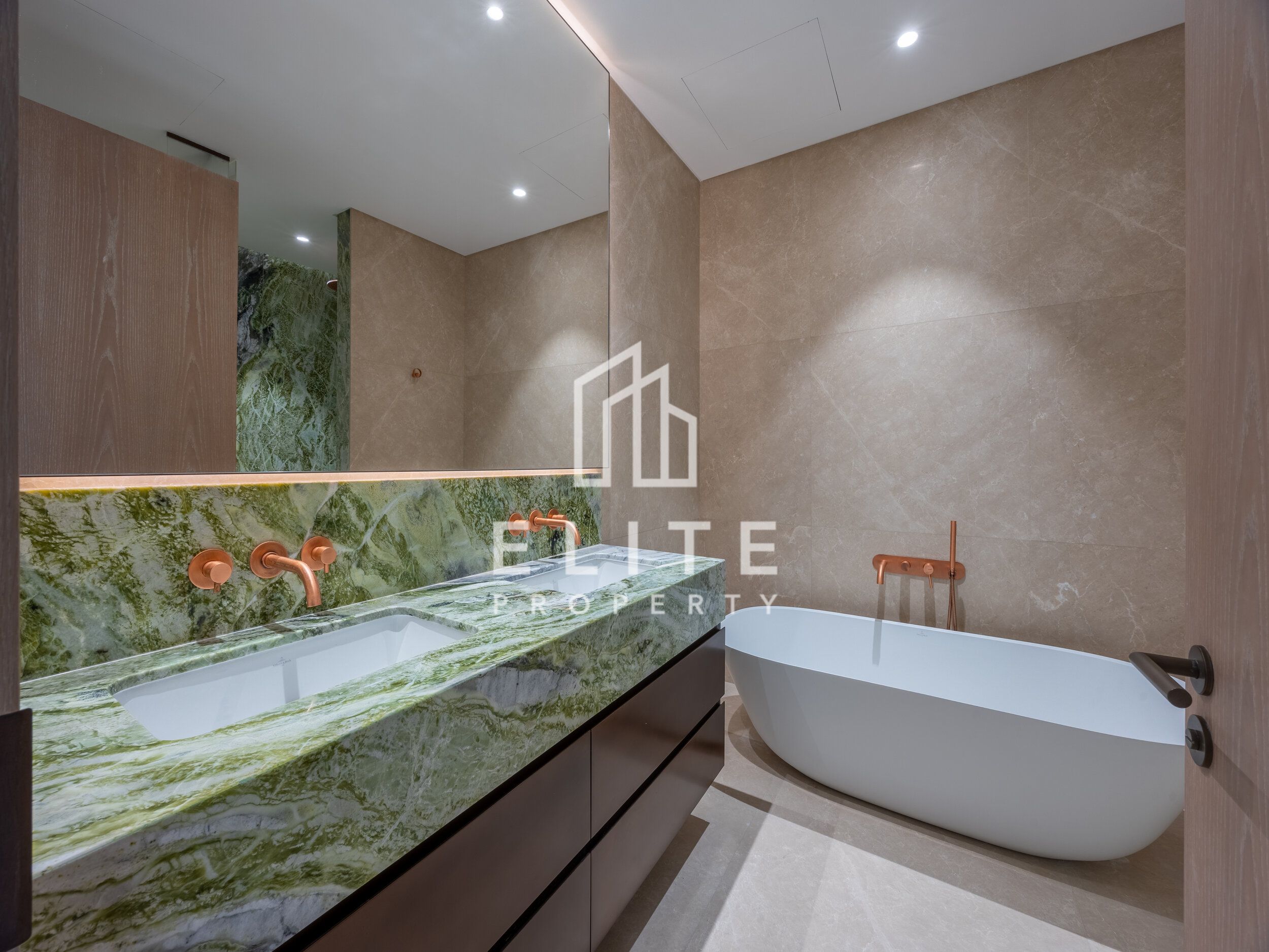 MULTIPLE CHEQUES | PRIVATE BEACH ACCESS | LUXURY
