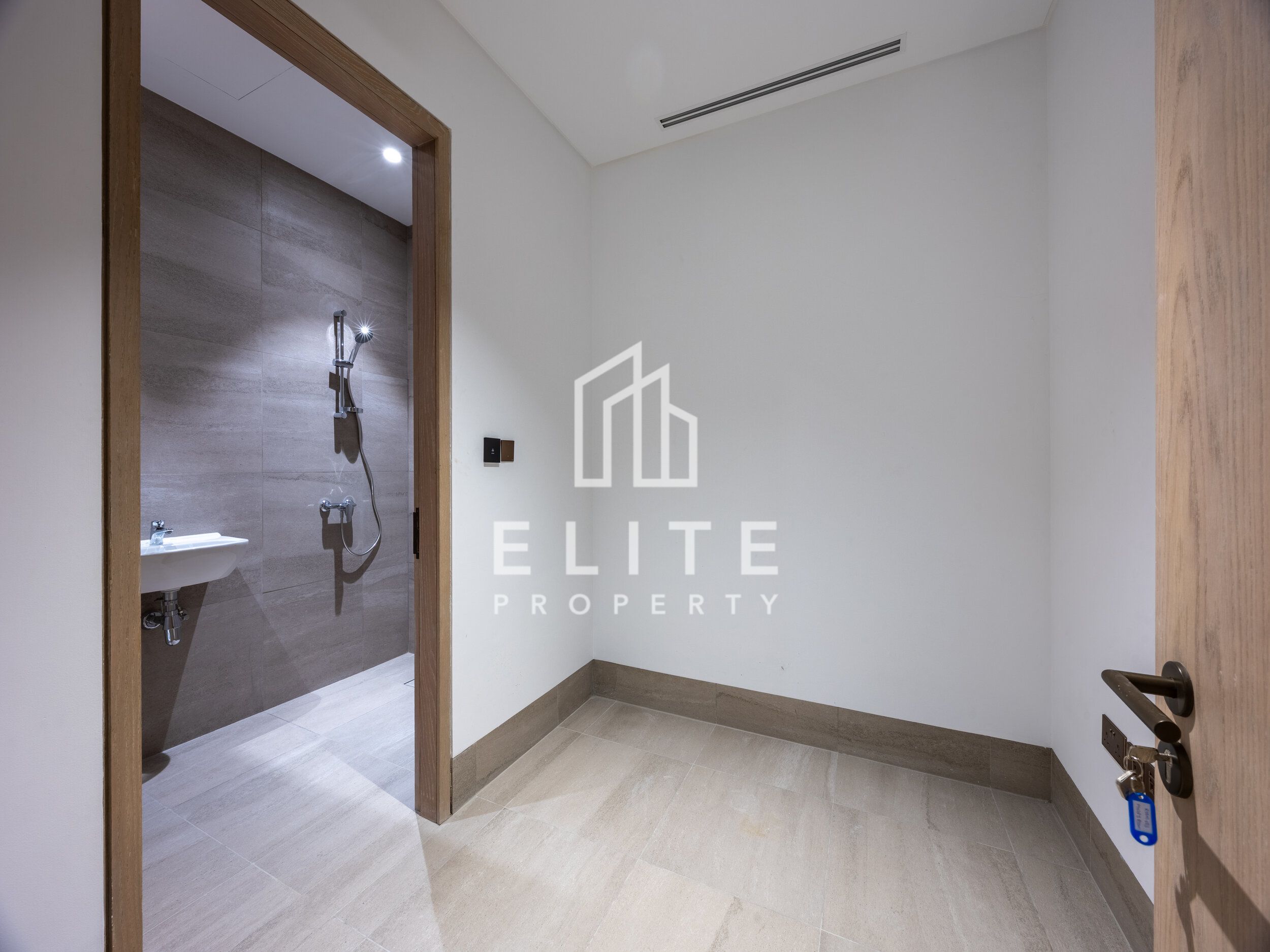 MULTIPLE CHEQUES | PRIVATE BEACH ACCESS | LUXURY