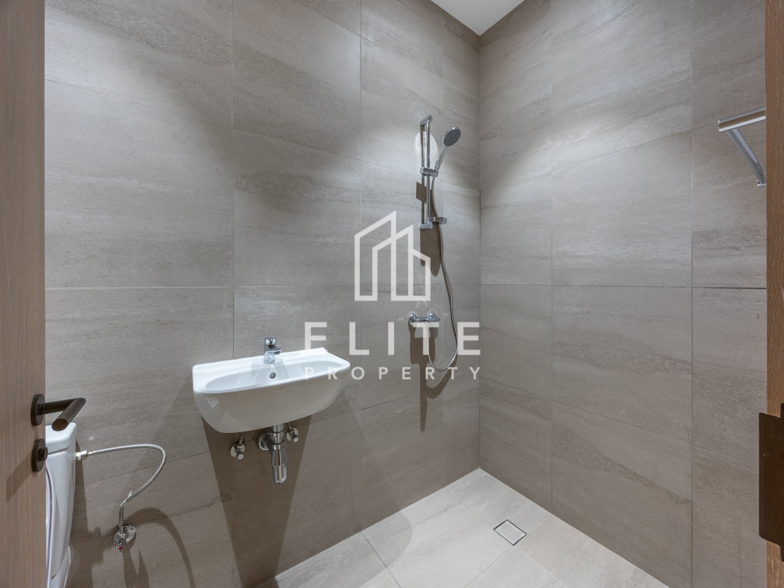 MULTIPLE CHEQUES | PRIVATE BEACH ACCESS | LUXURY