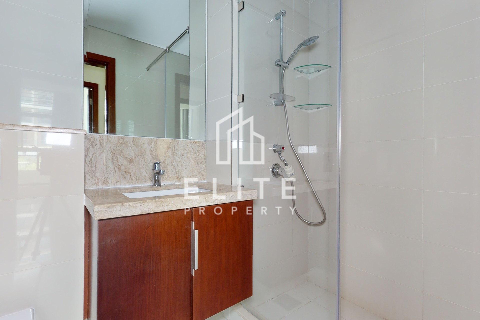 RARE LAYOUT | WELL MAINTAINED | MULTIPLE OPTIONS