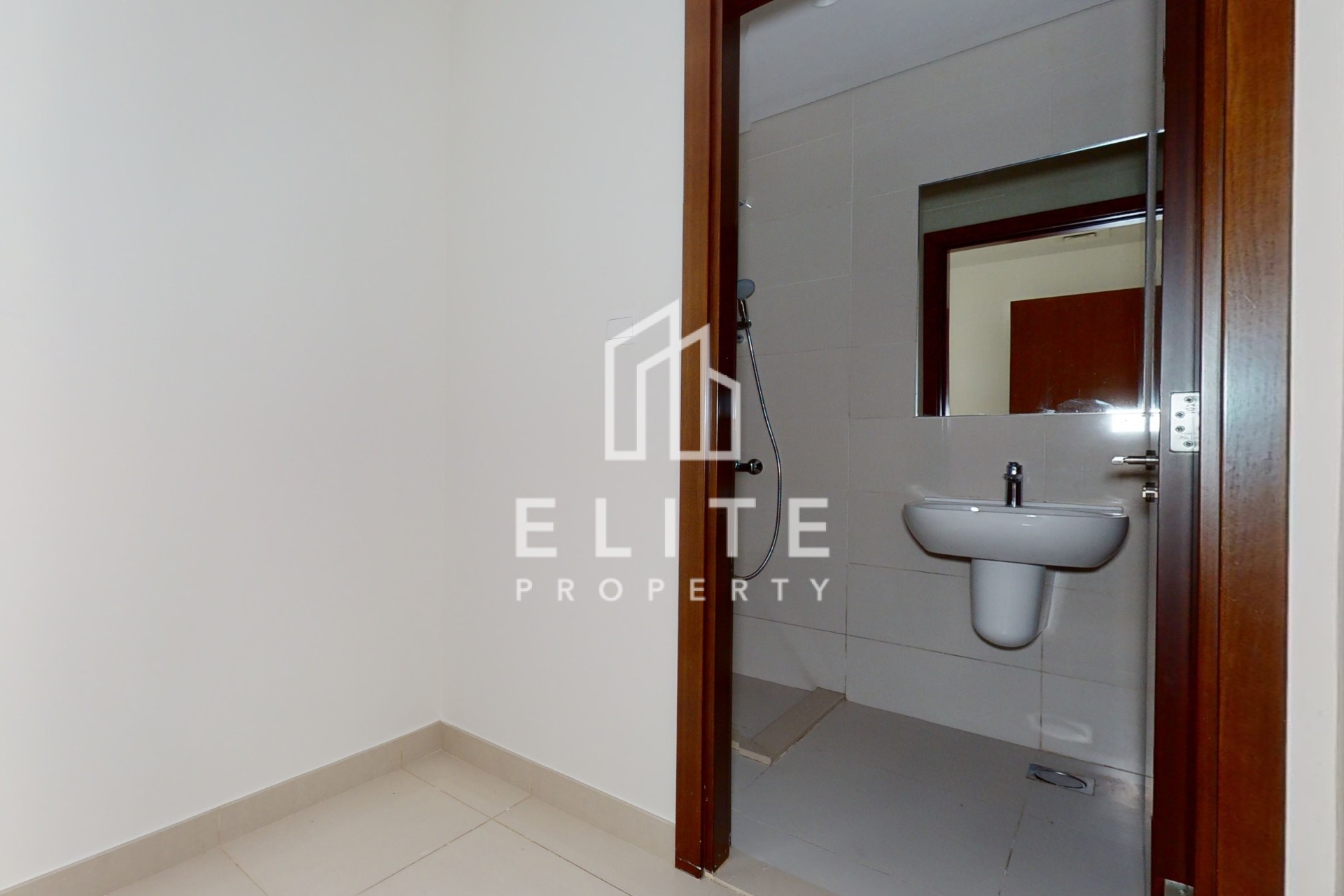 RARE LAYOUT | WELL MAINTAINED | MULTIPLE OPTIONS