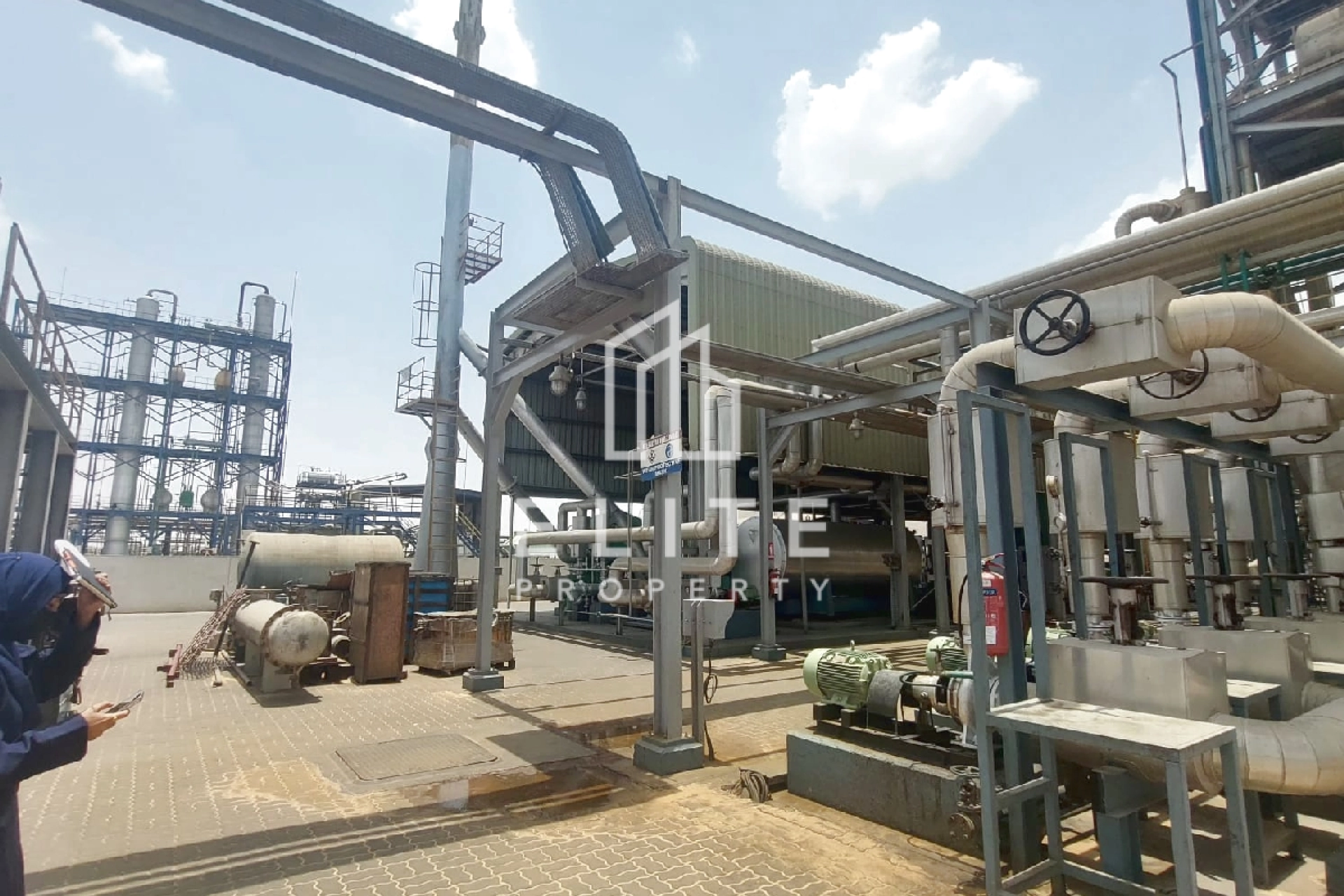 FULL OPERATIONAL OIL REFINERY LOCATED IN SHARJAH FREEZONE, HAMRIYAH ZONE 2