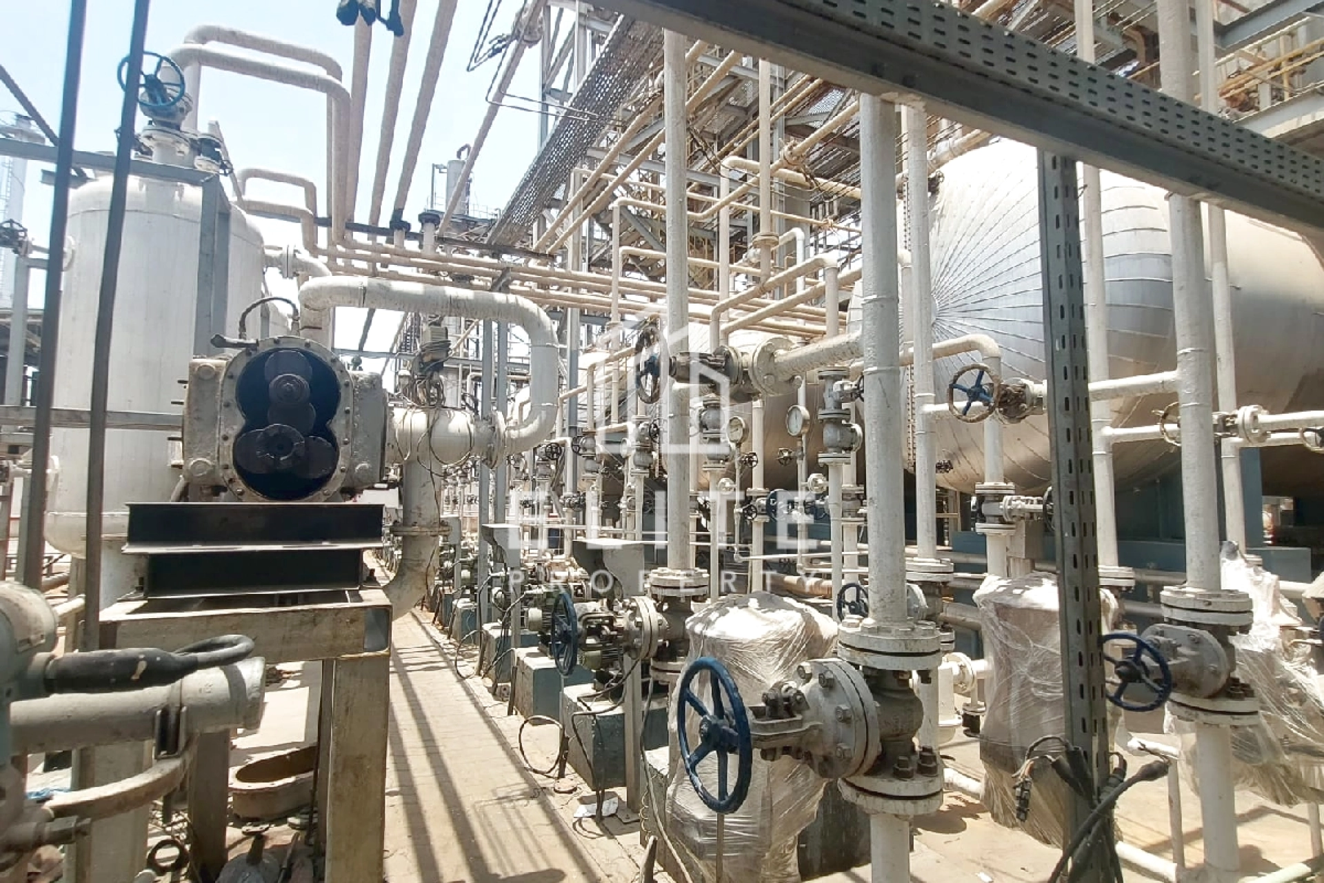 FULL OPERATIONAL OIL REFINERY LOCATED IN SHARJAH FREEZONE, HAMRIYAH ZONE 2