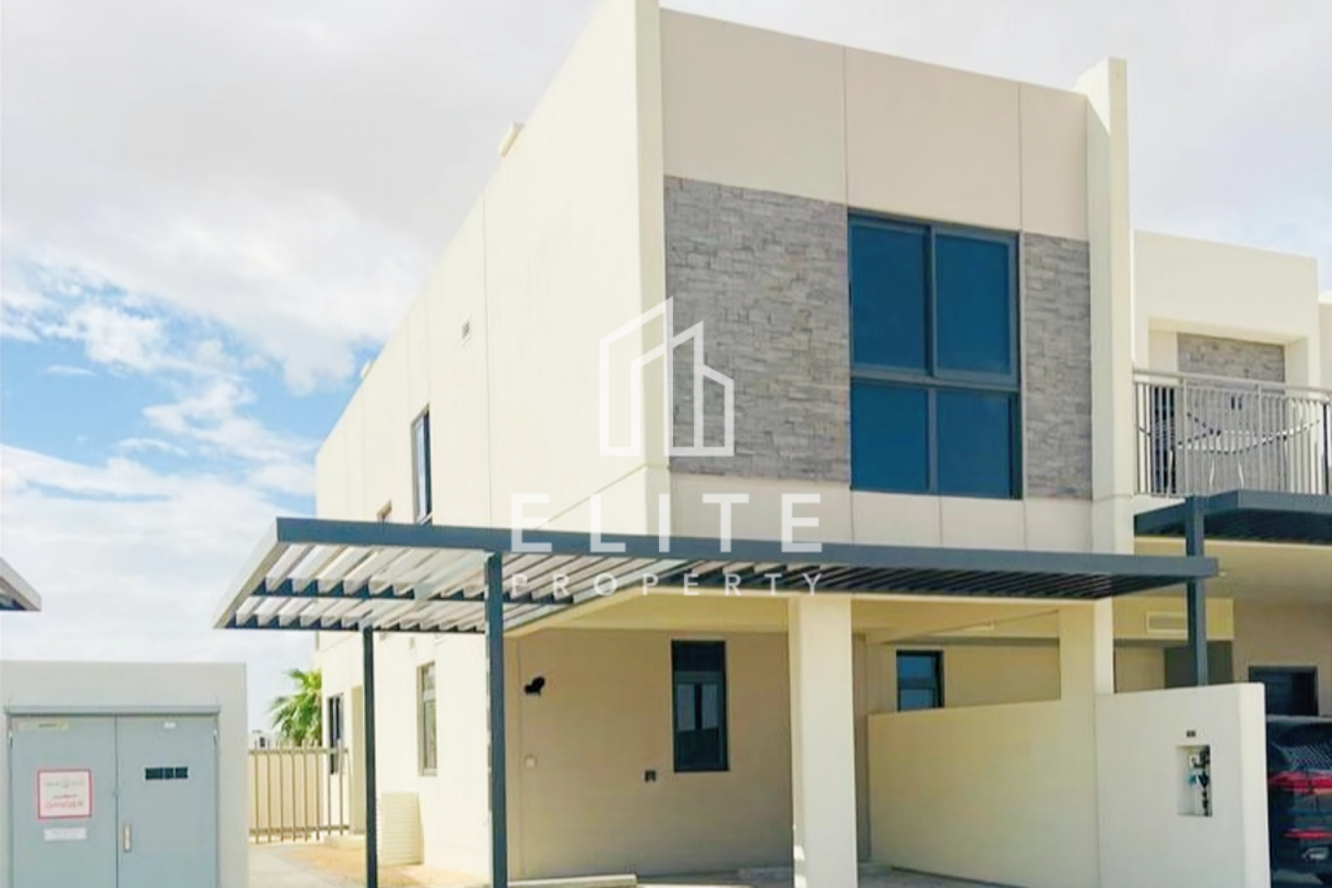 WELL-MAINTAINED | SINGLE ROLL | READY TO MOVE IN