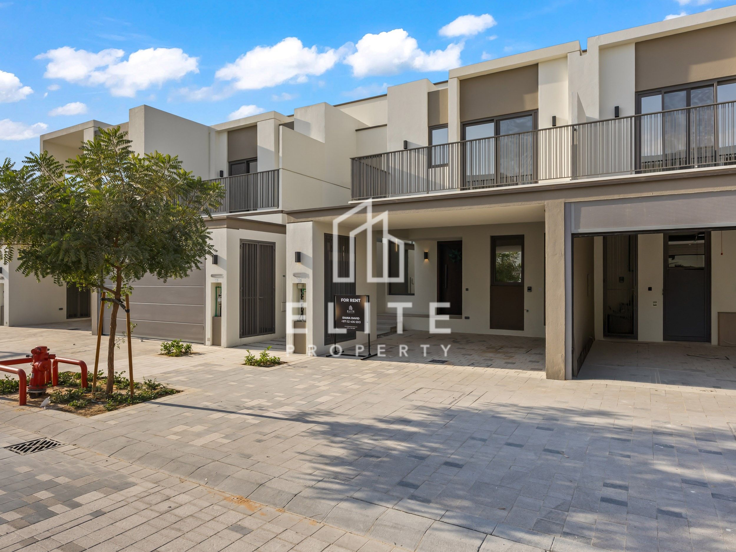 Single Row | Keys in Hand | Close to Gym and Pool